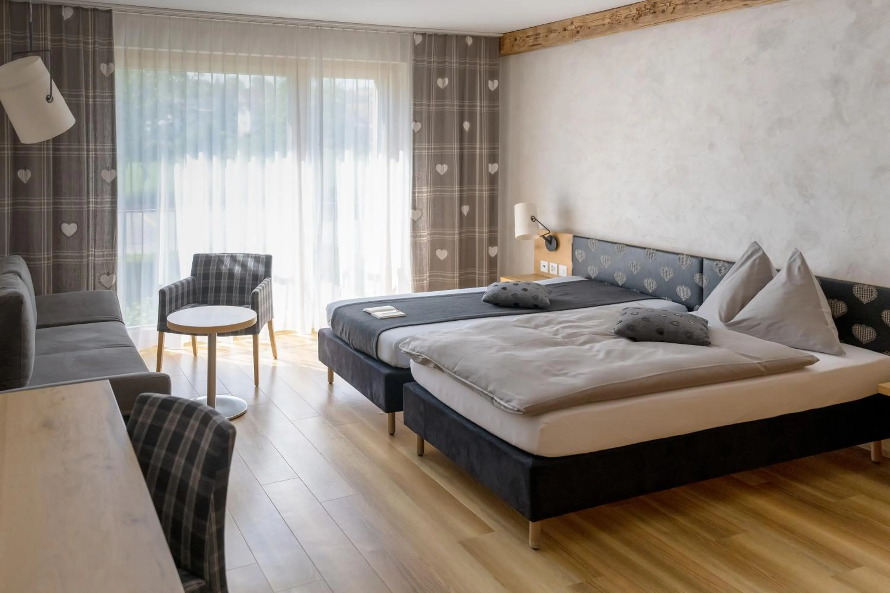 Photo of the whole room, Bed in Landgasthof Kreuz - Ihr Businesshotel mit persönlichem Flair