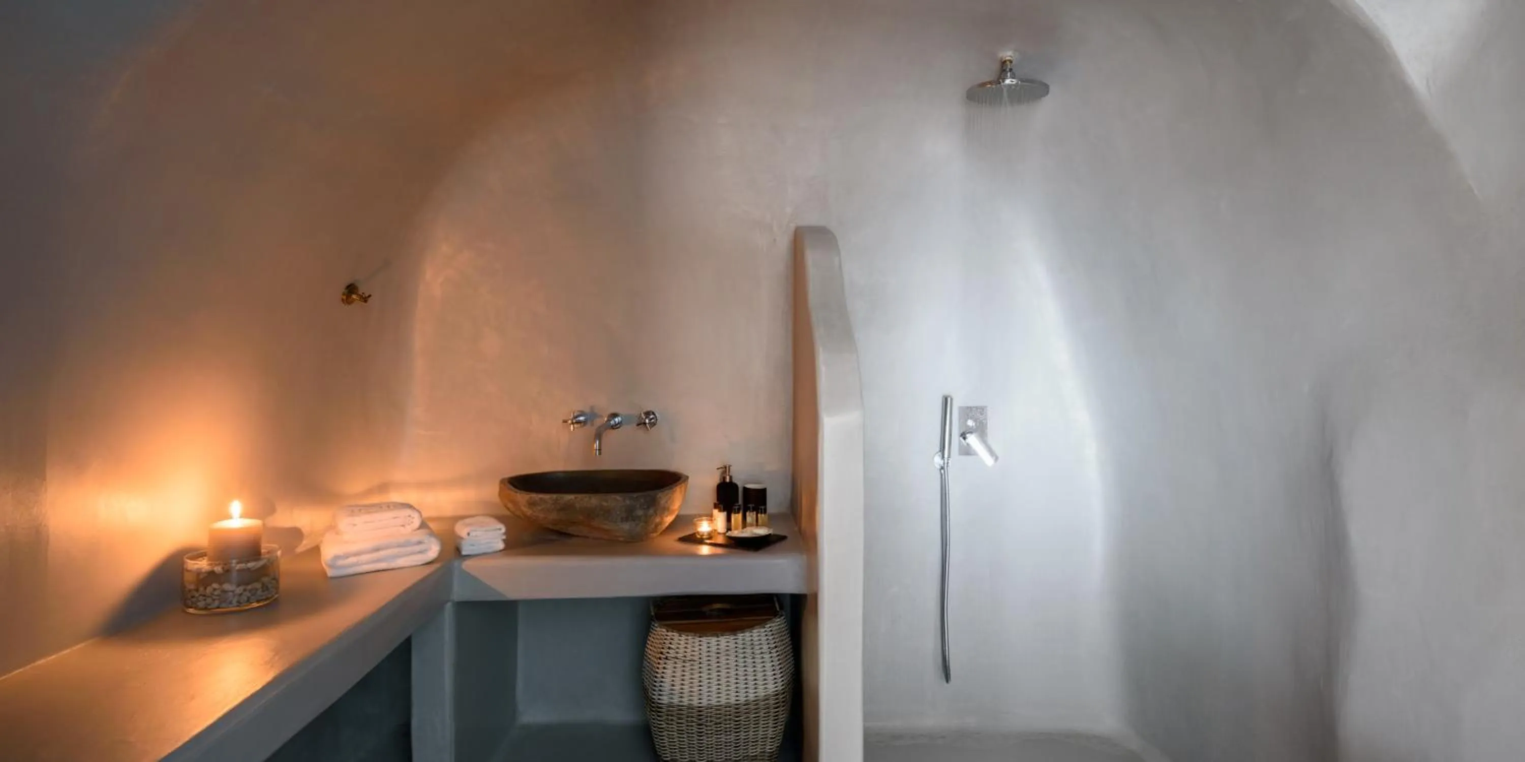 Bathroom in White Dream Suites