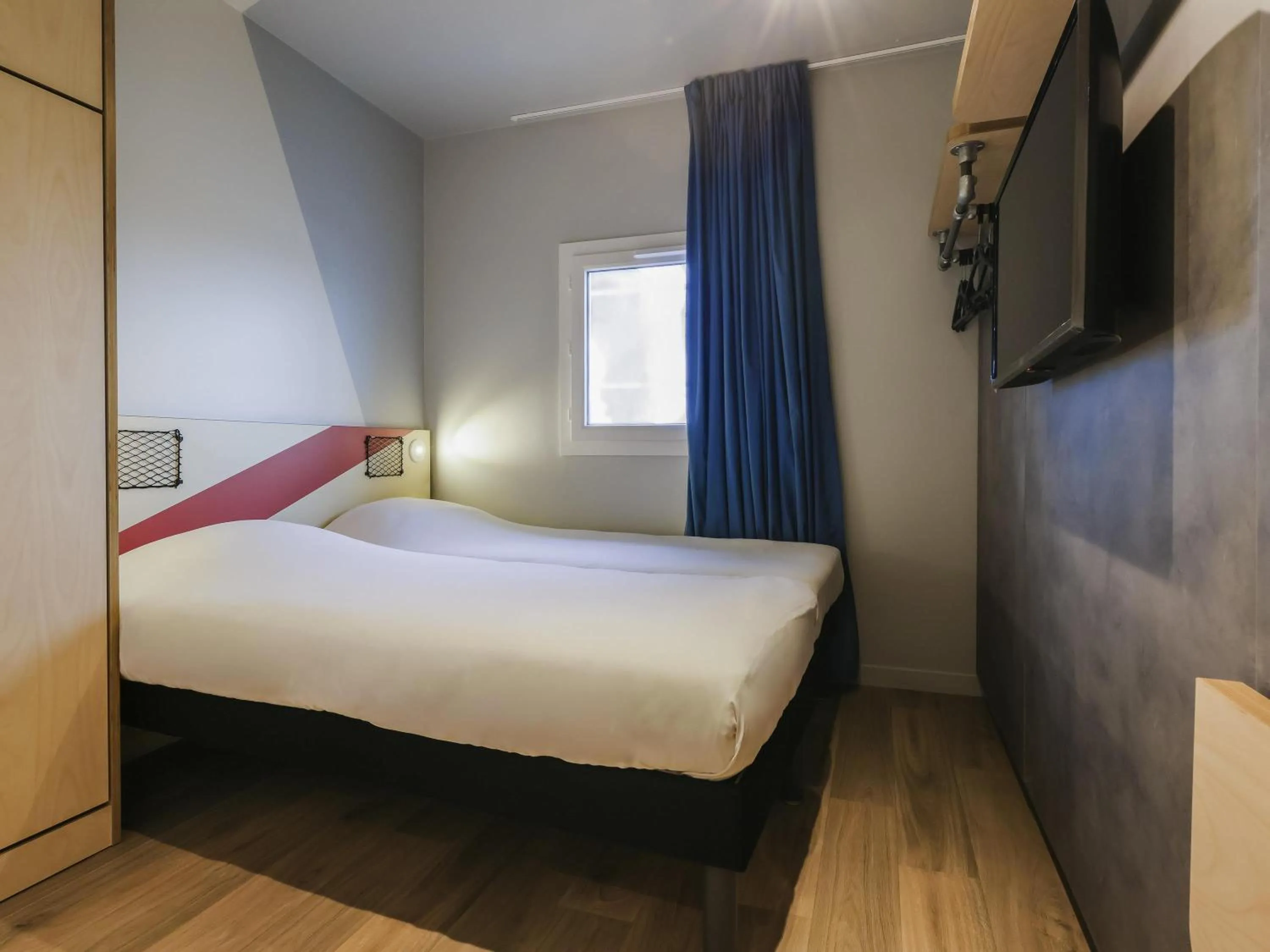 Bedroom, Bed in ibis Budget Villemomble