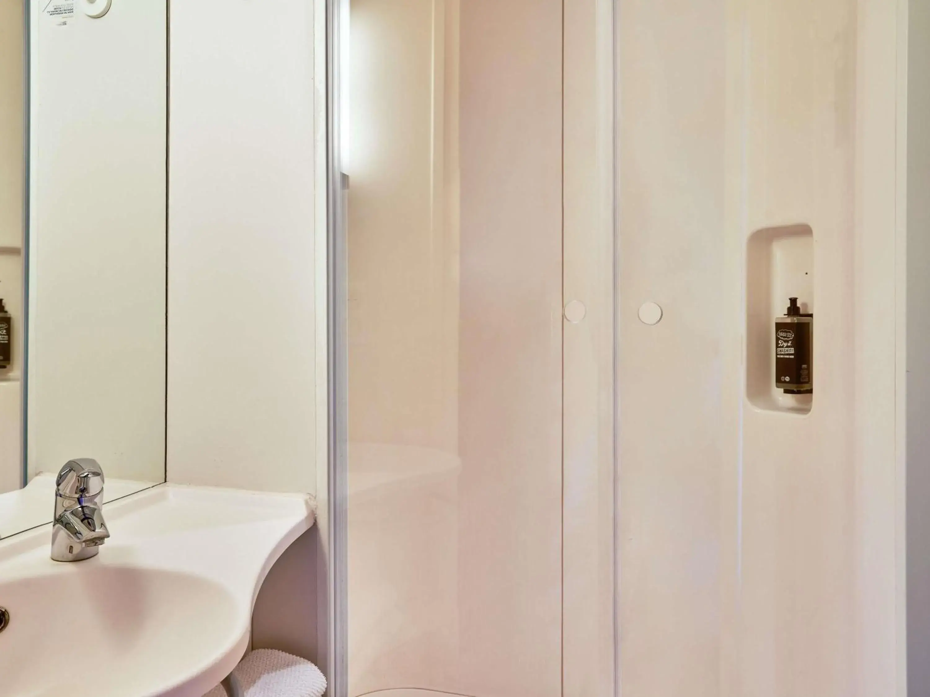 Bedroom in ibis Budget Villemomble Bedroom in ibis Budget Villemomble