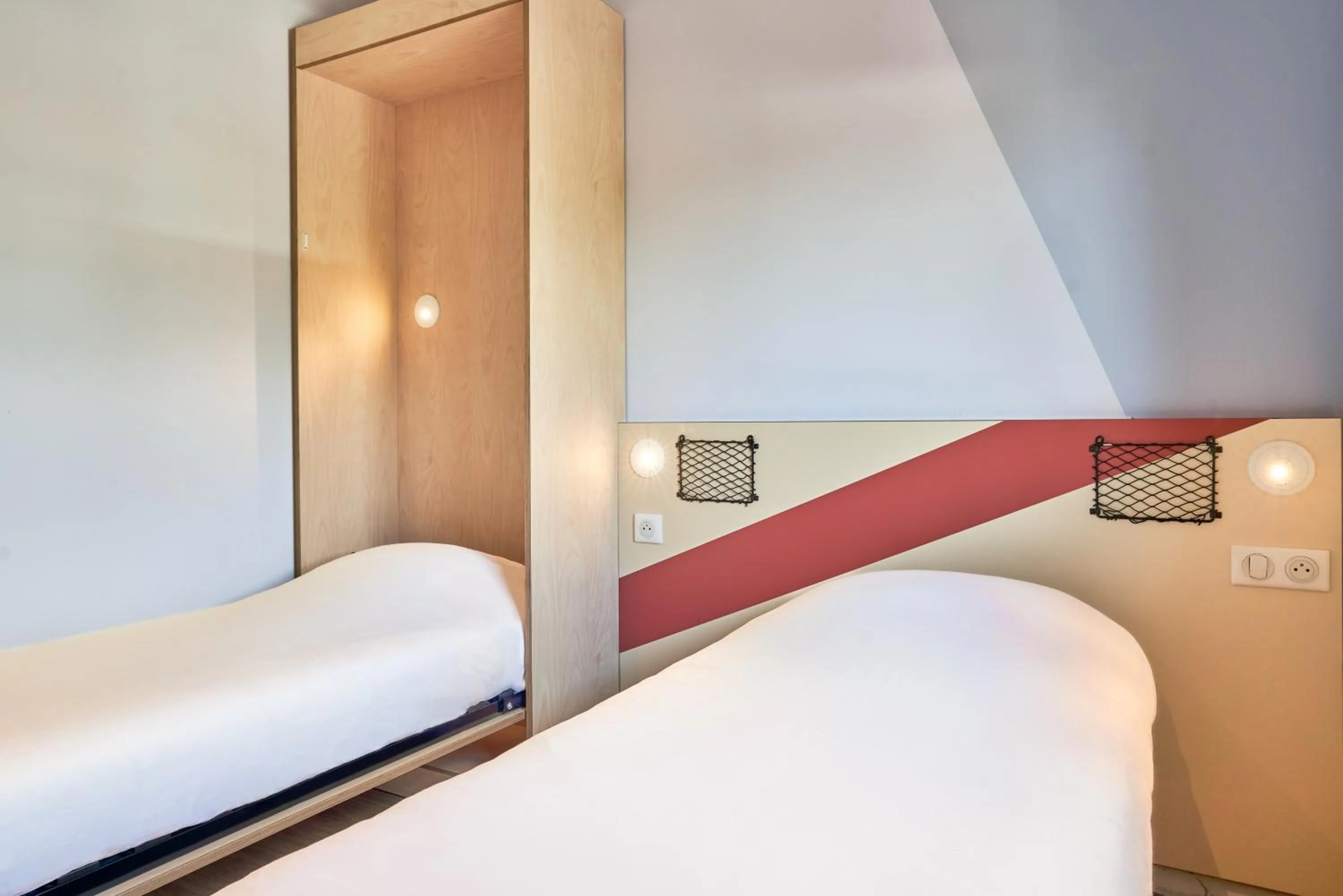 Photo of the whole room, Bed in ibis Budget Villemomble