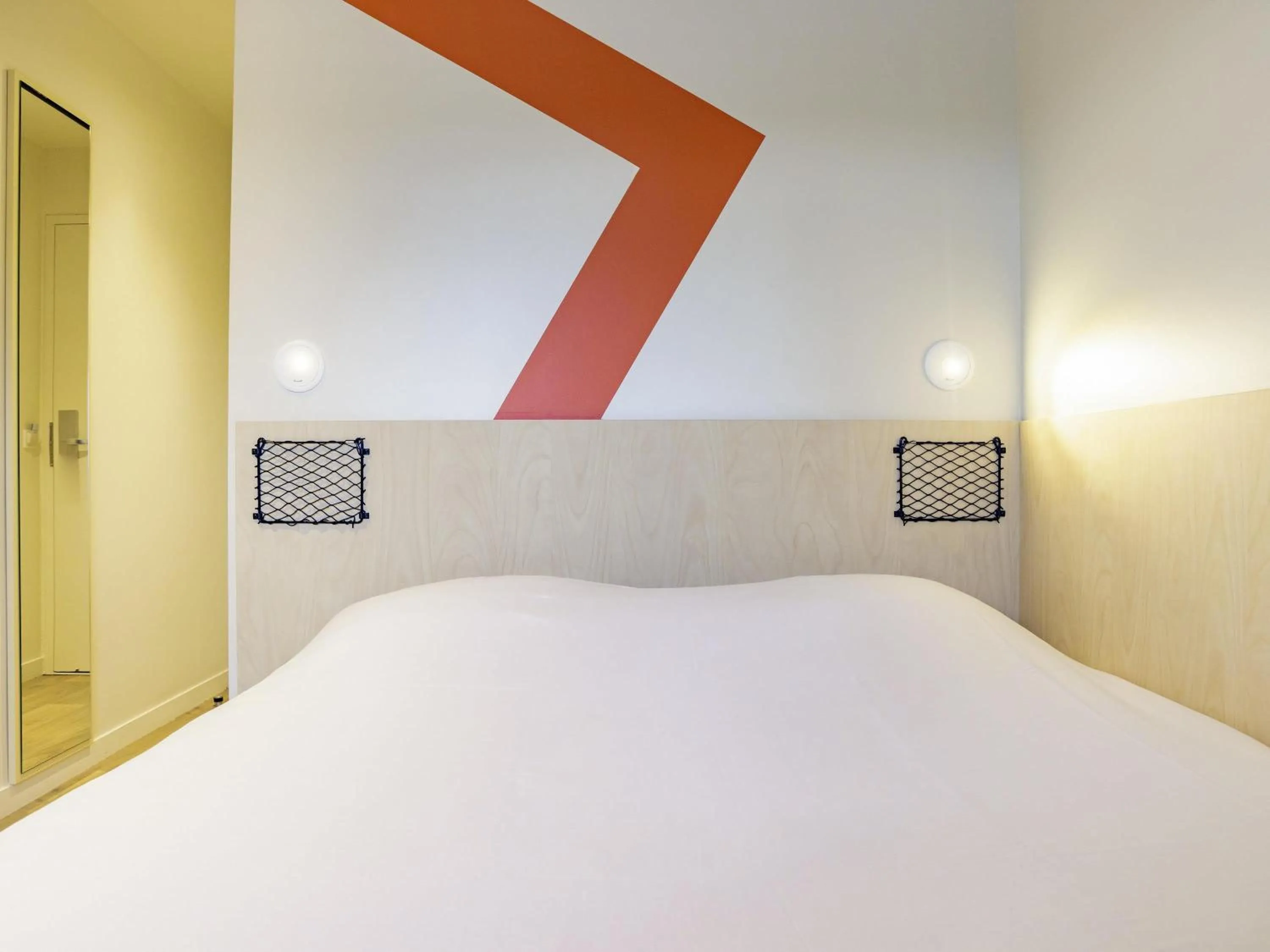 Bedroom, Bed in ibis Budget Villemomble