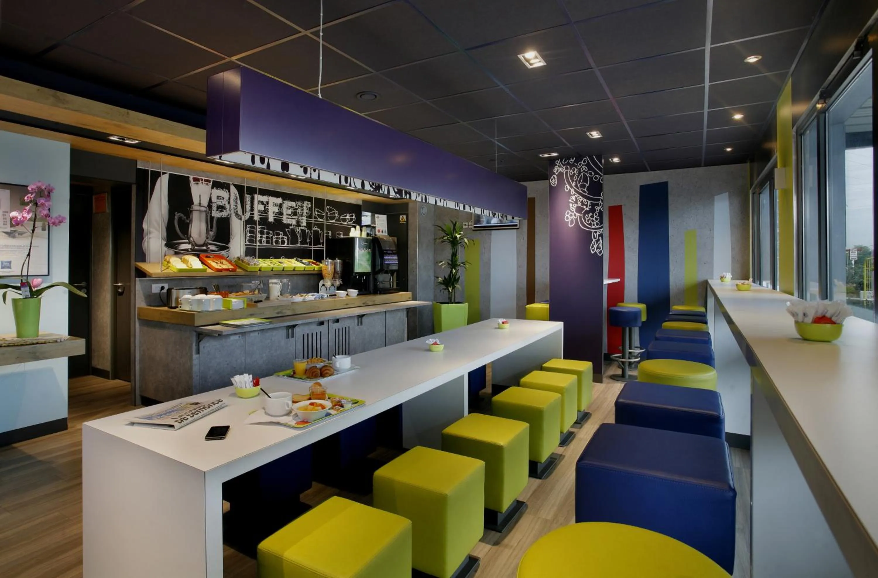 Restaurant/places to eat in ibis Budget Villemomble