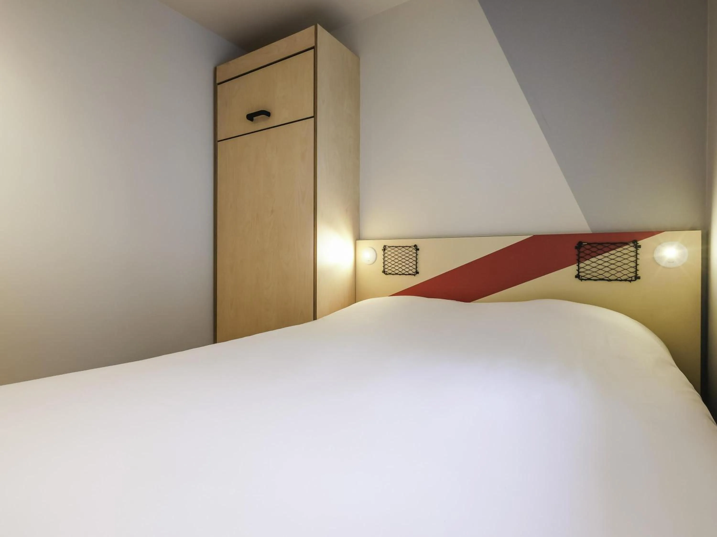 Bedroom, Bed in ibis Budget Villemomble