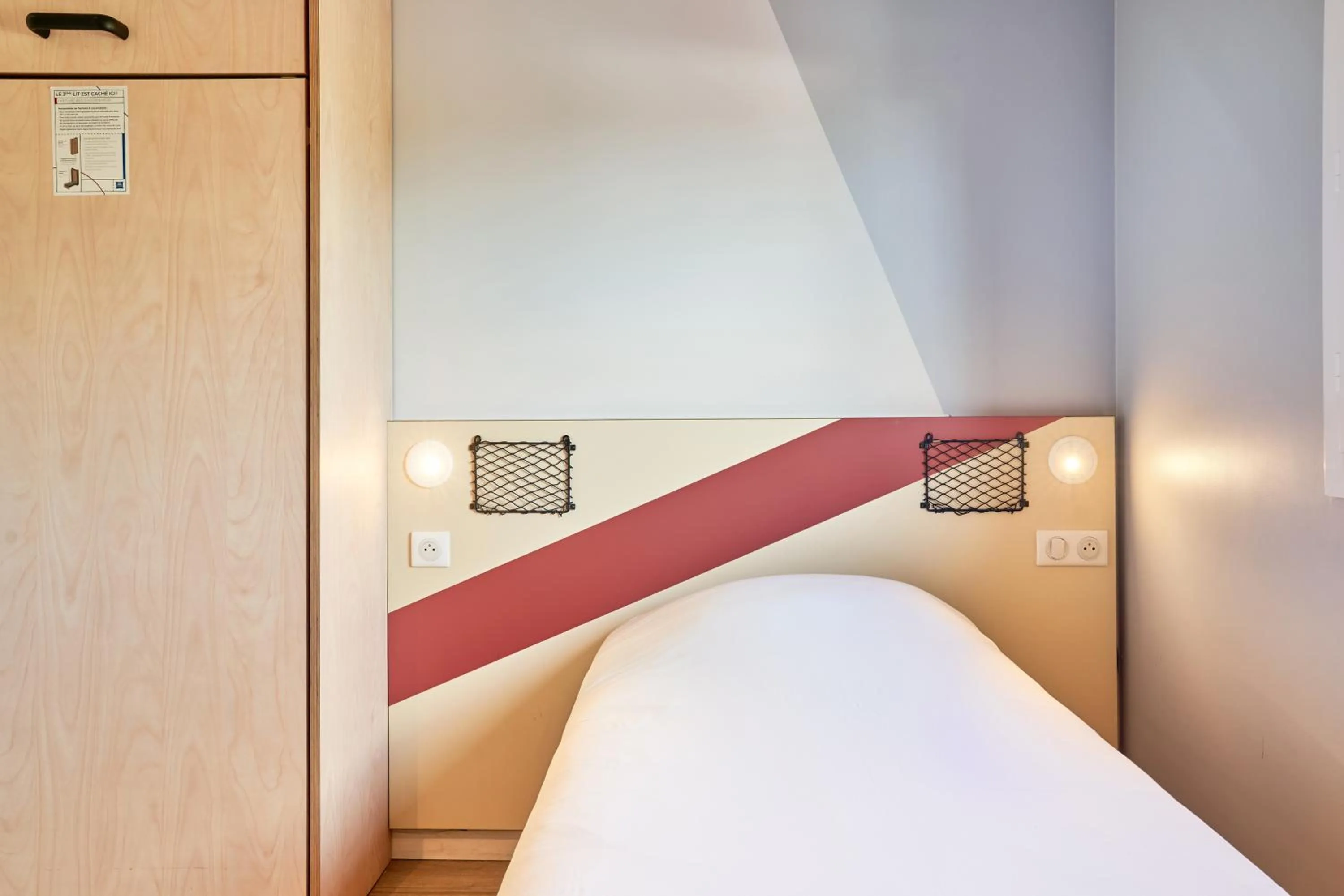 Photo of the whole room, Bed in ibis Budget Villemomble