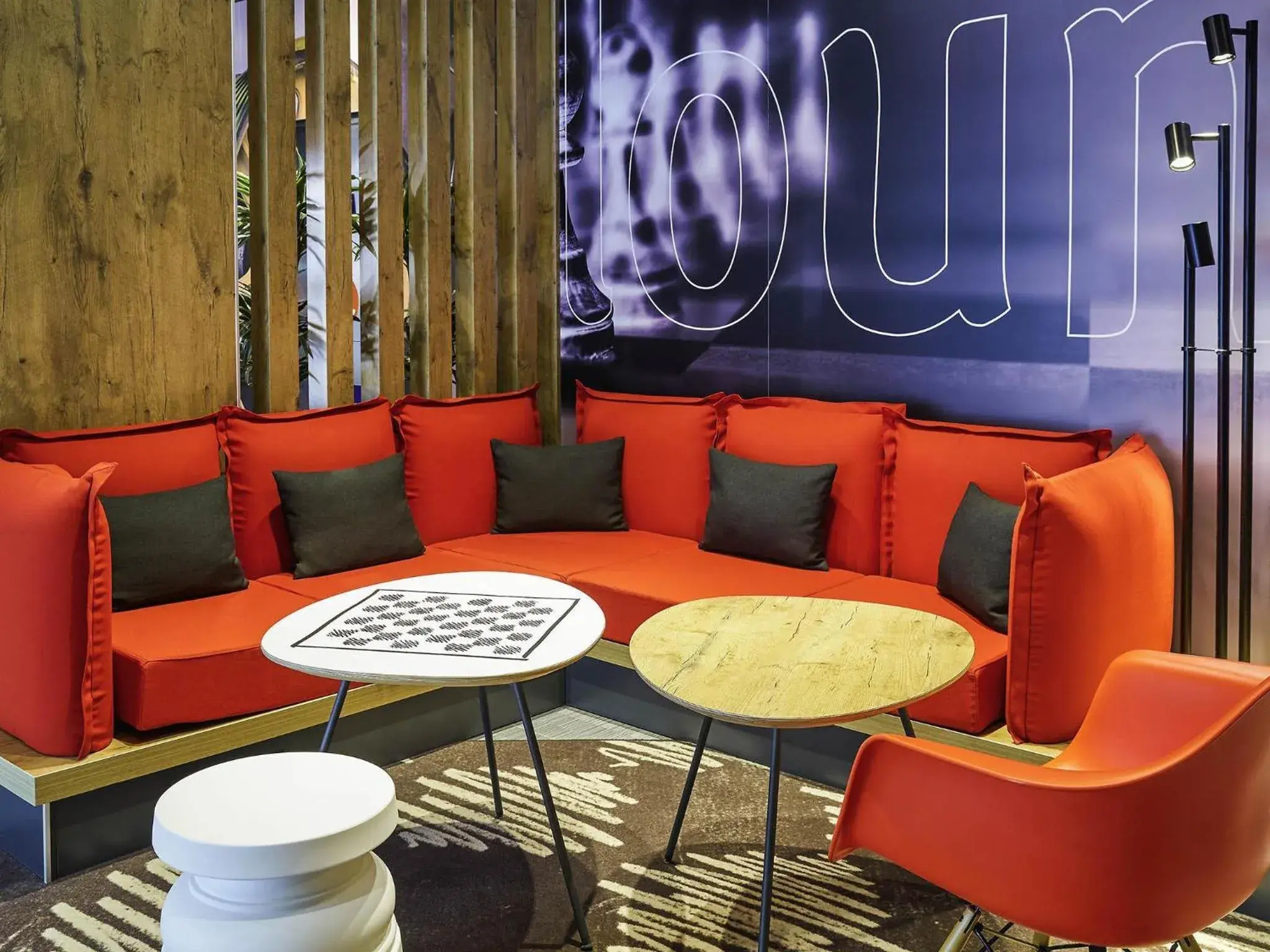Lounge or bar in ibis Paris Canal Saint Martin Lounge or bar in ibis Paris Canal Saint Martin