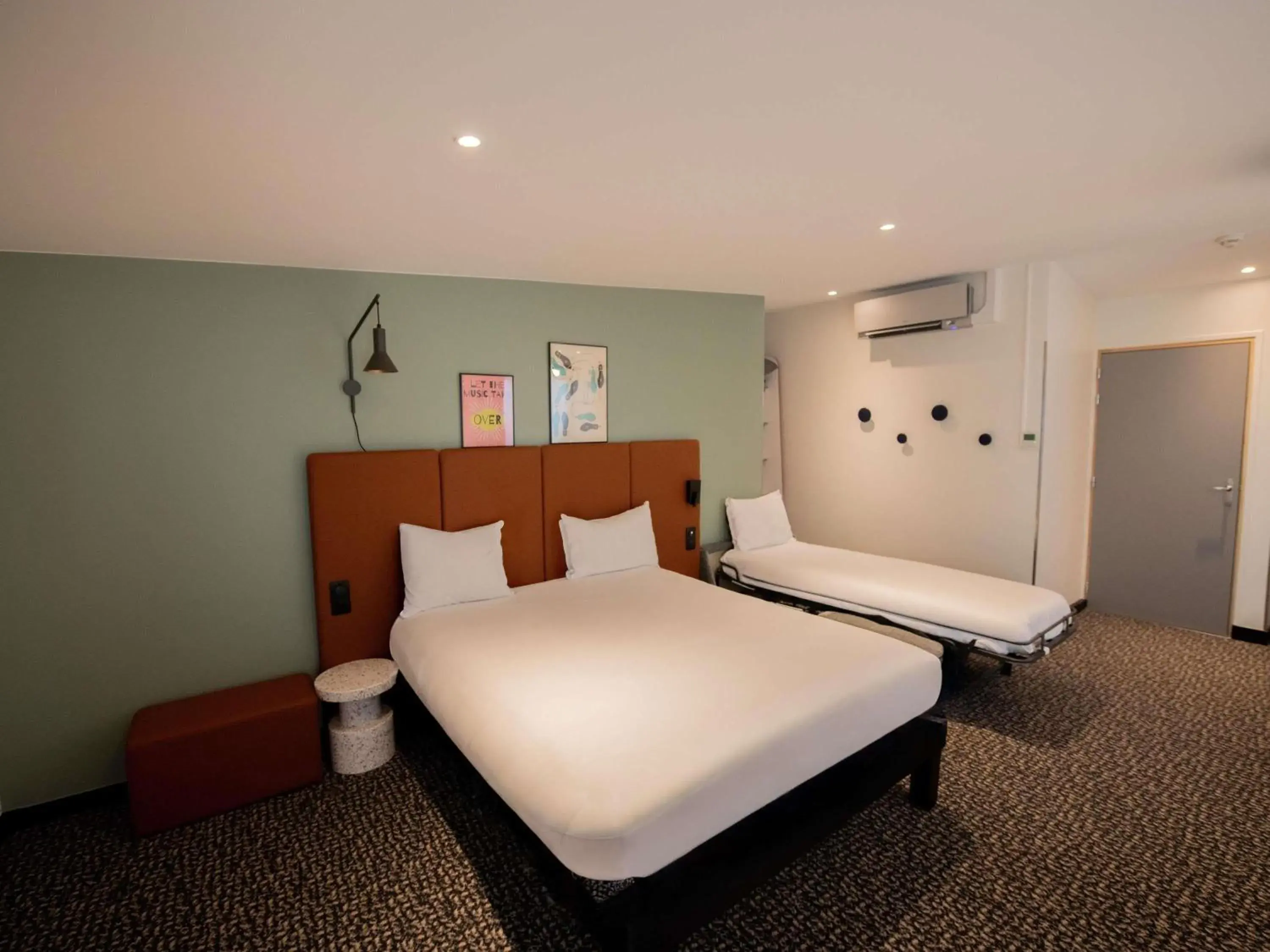 Bedroom, Bed in ibis Paris Canal Saint Martin Bedroom, Bed in ibis Paris Canal Saint Martin