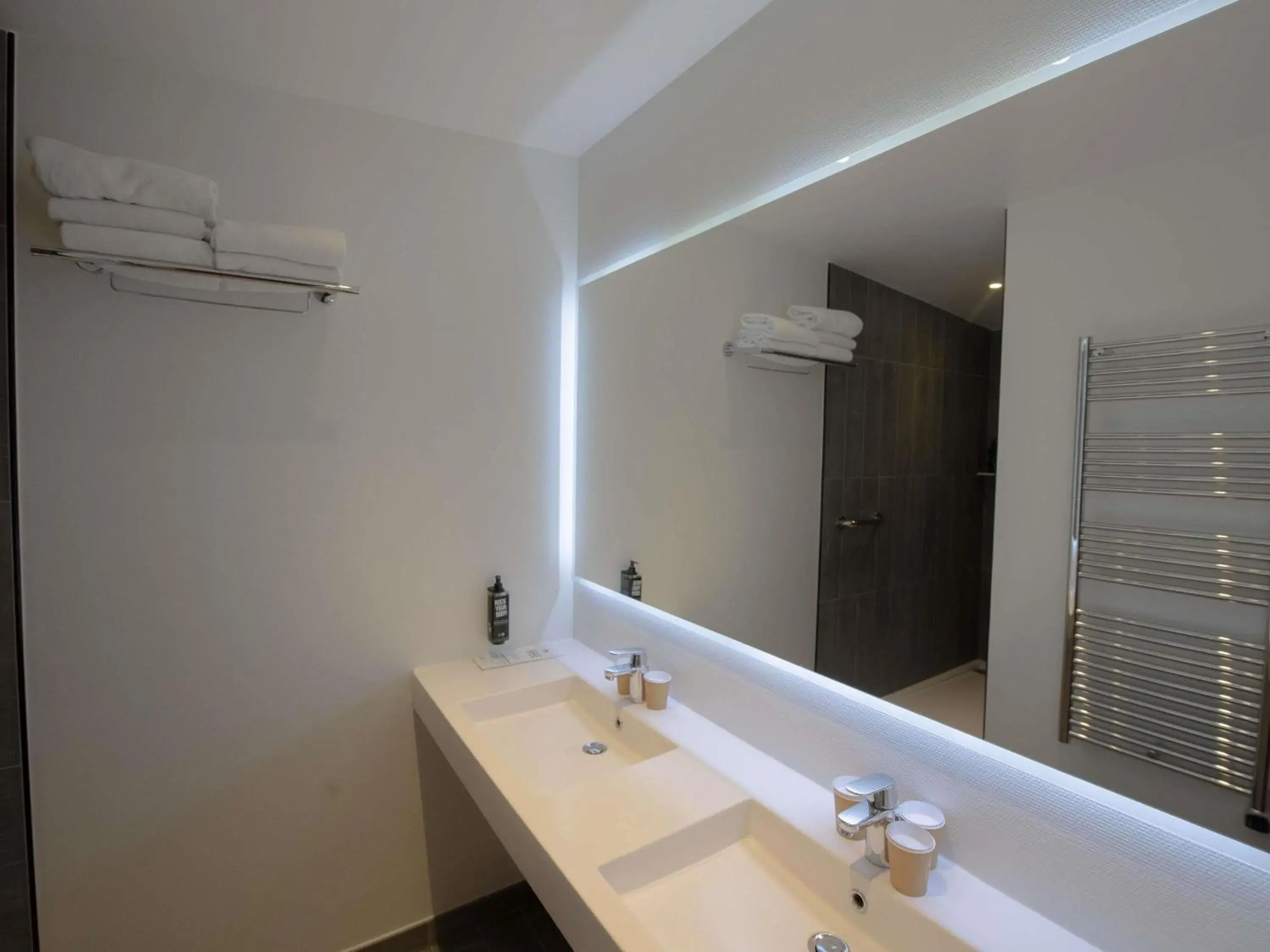 Bedroom in ibis Paris Canal Saint Martin Bedroom in ibis Paris Canal Saint Martin