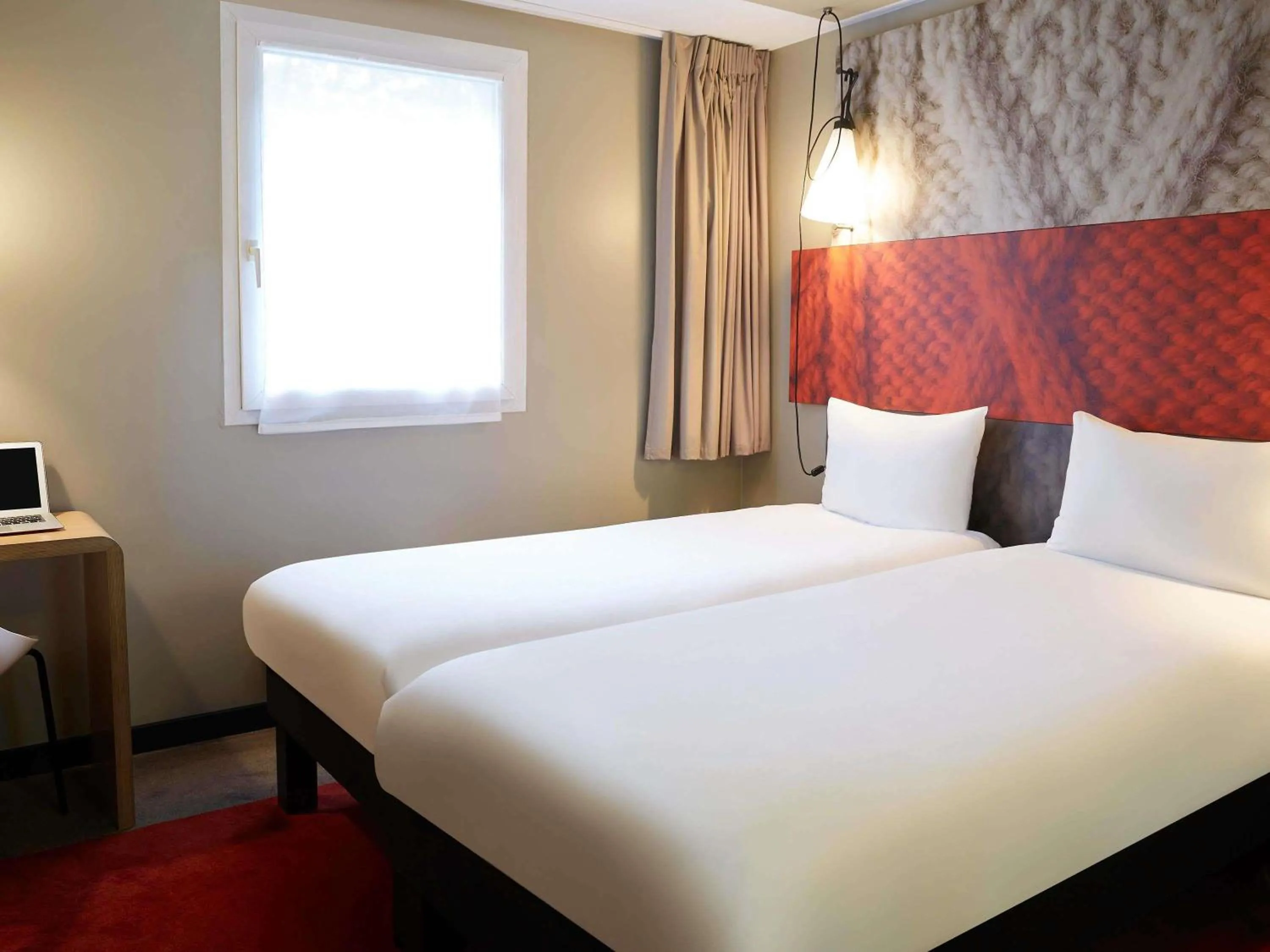 Bedroom, Bed in ibis Paris Canal Saint Martin