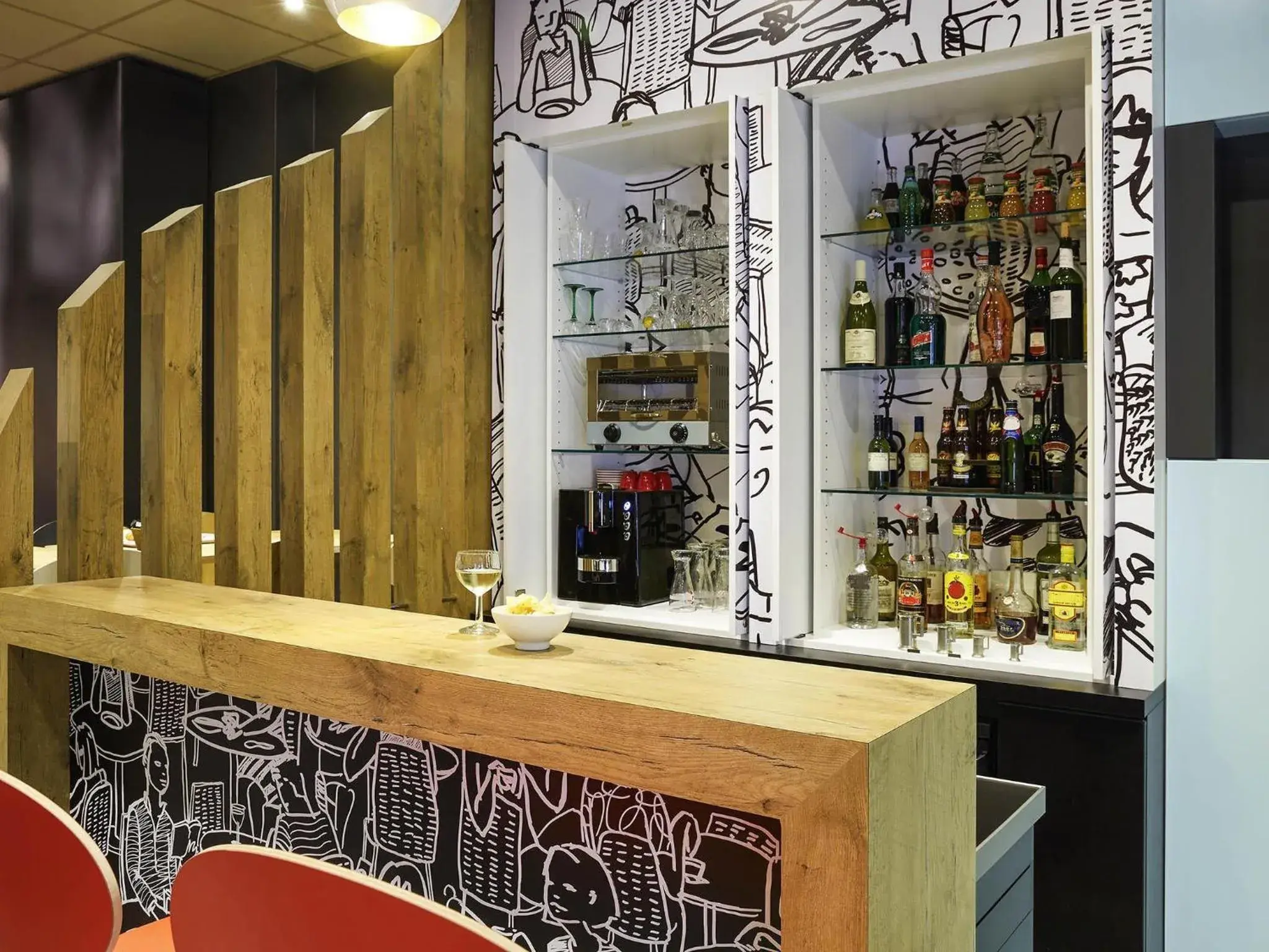 Lounge or bar in ibis Paris Canal Saint Martin Lounge or bar in ibis Paris Canal Saint Martin