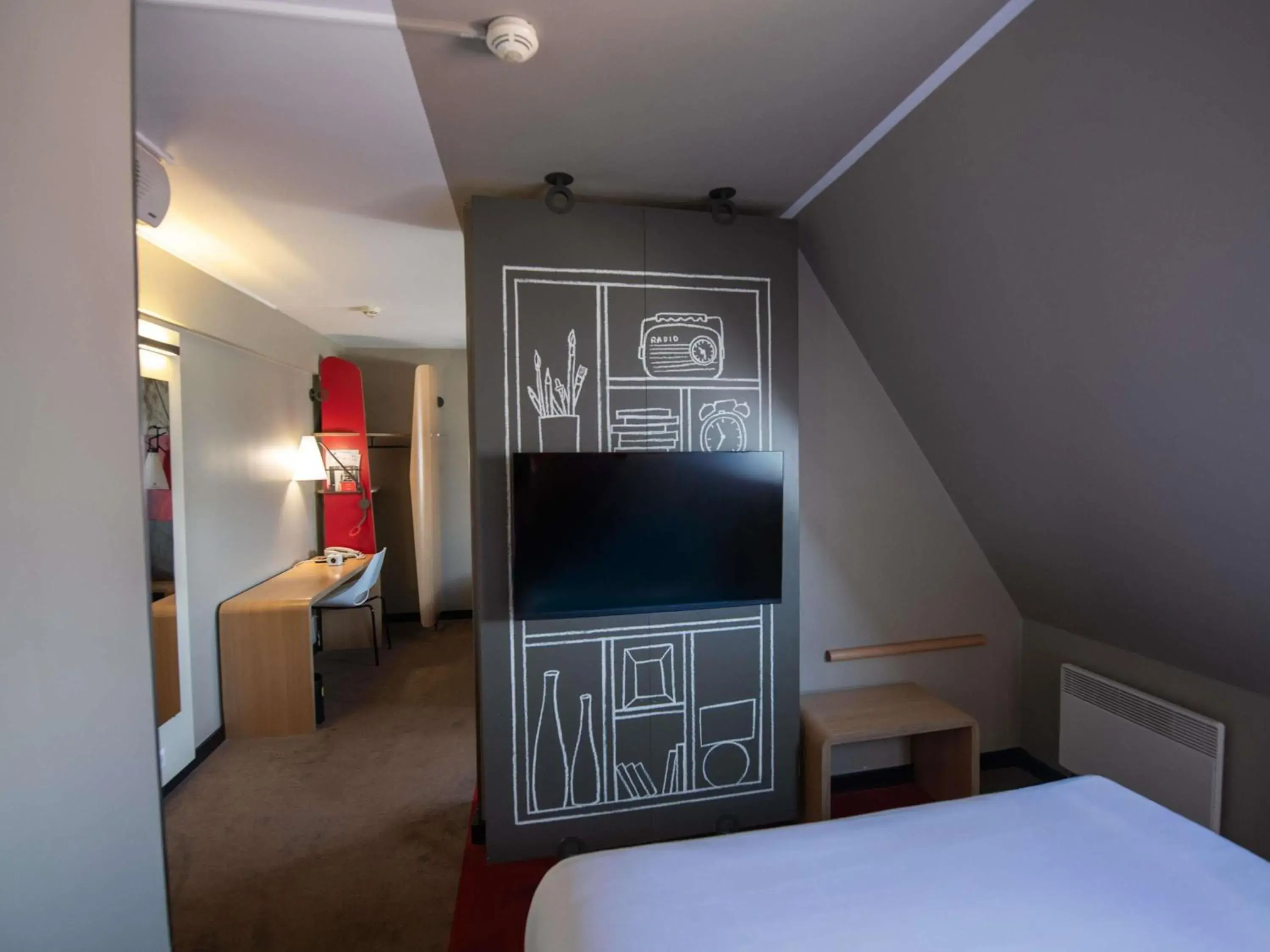 Bedroom, Bed in ibis Paris Canal Saint Martin Bedroom, Bed in ibis Paris Canal Saint Martin