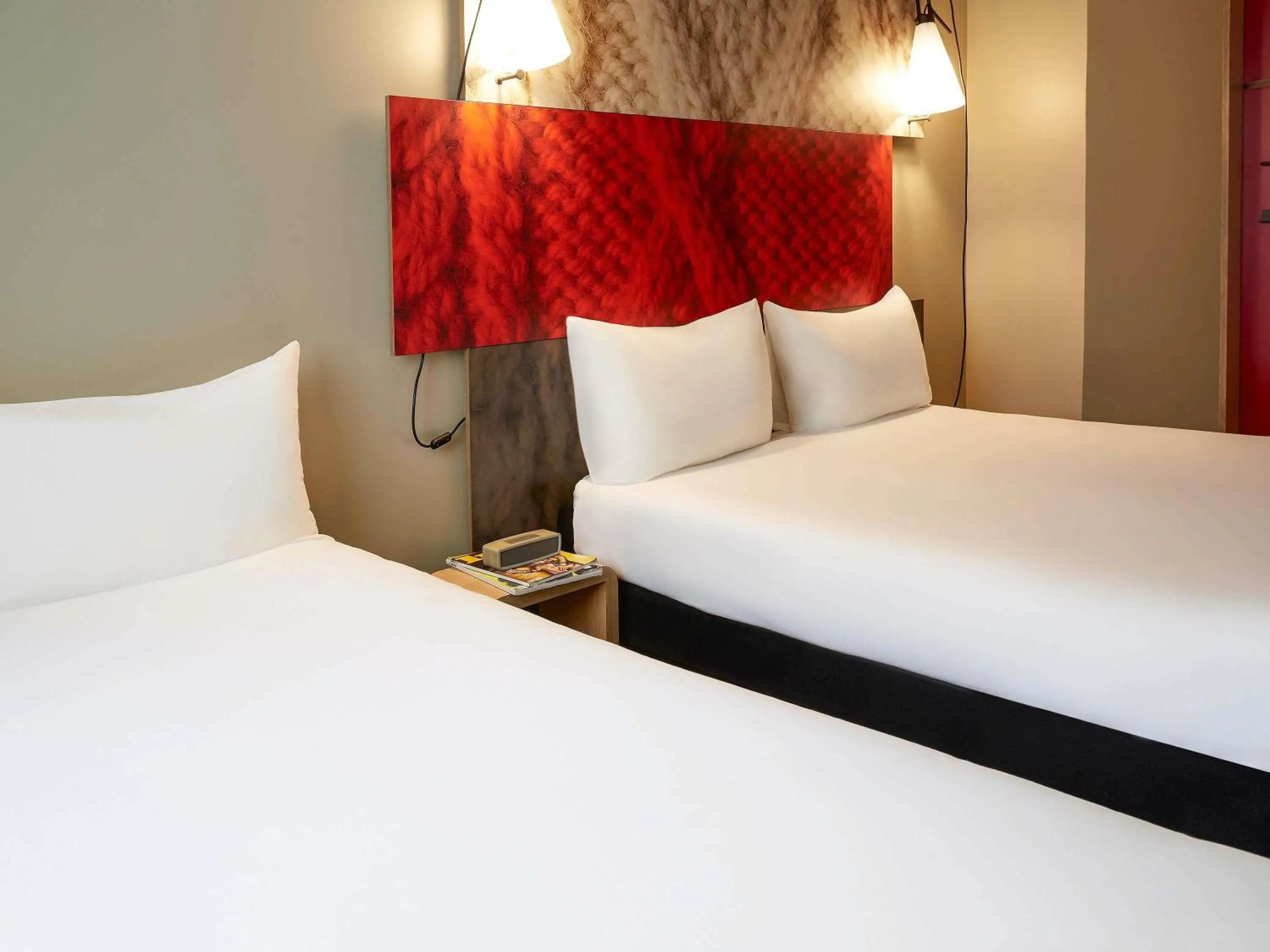 Bedroom, Bed in ibis Paris Canal Saint Martin