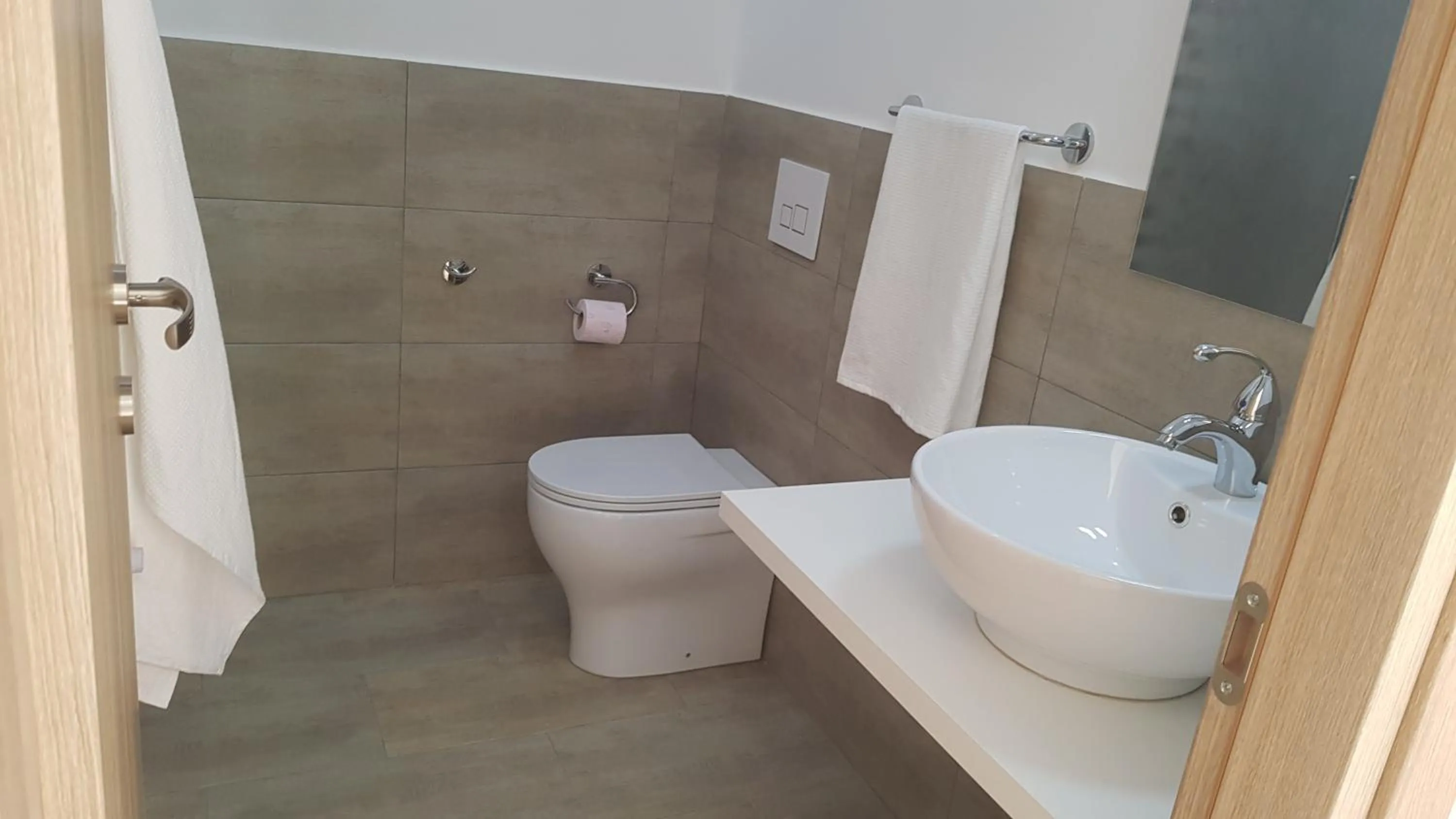 Bathroom in un passo dal mare