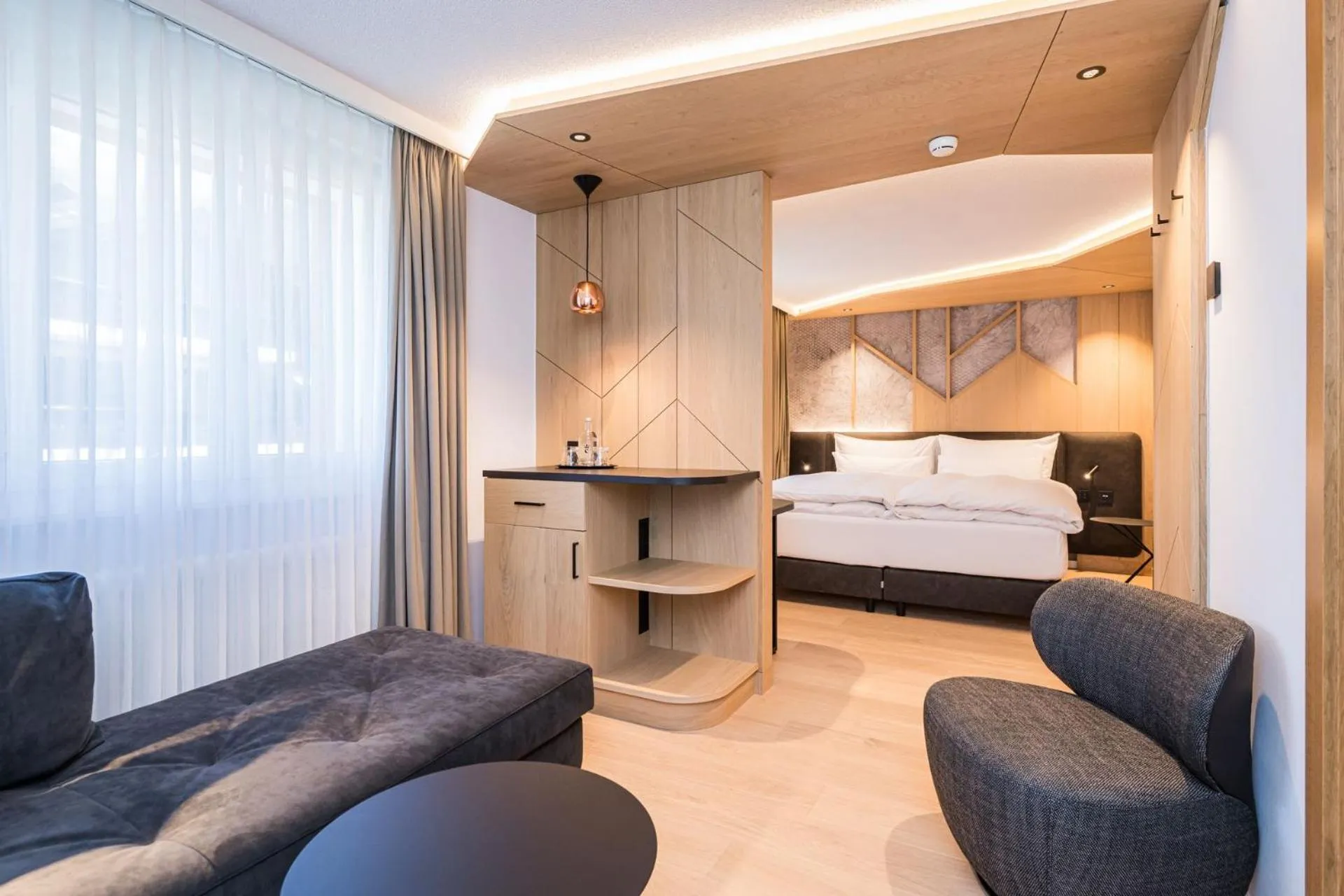 Photo of the whole room, Bed in la couronne Hotel & Spa