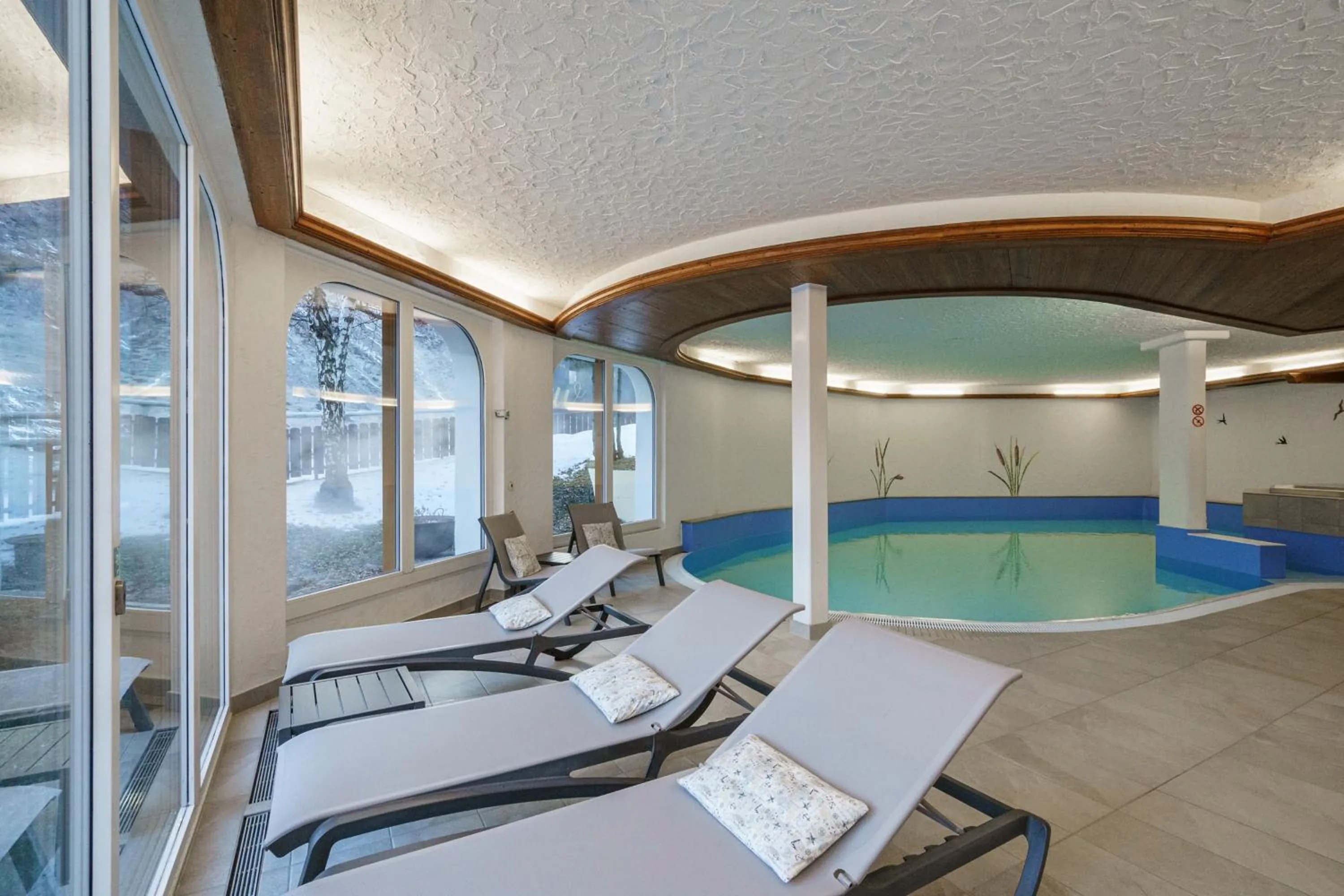 Swimming pool in Hotel Alpenroyal