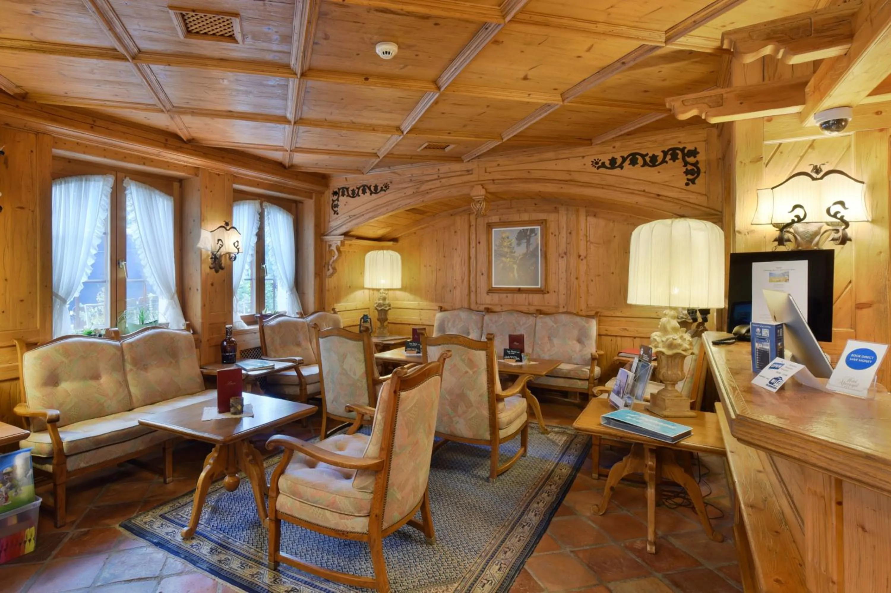 Lobby or reception in Hotel Alpenroyal