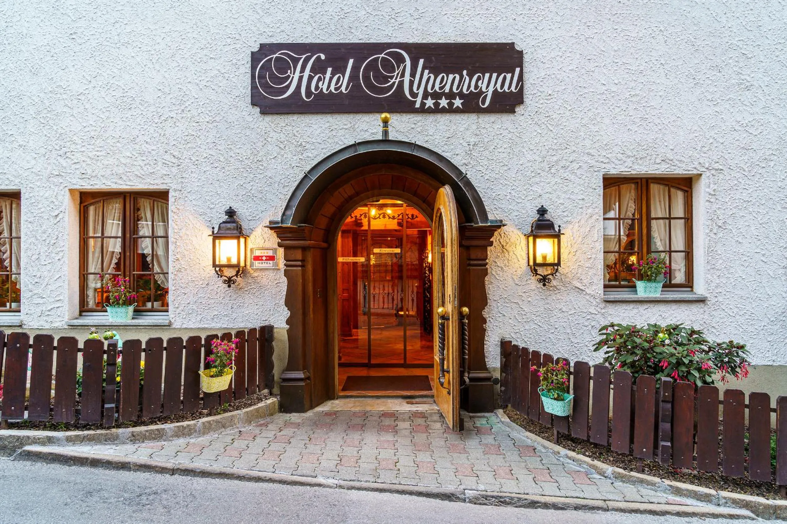 Facade/entrance in Hotel Alpenroyal