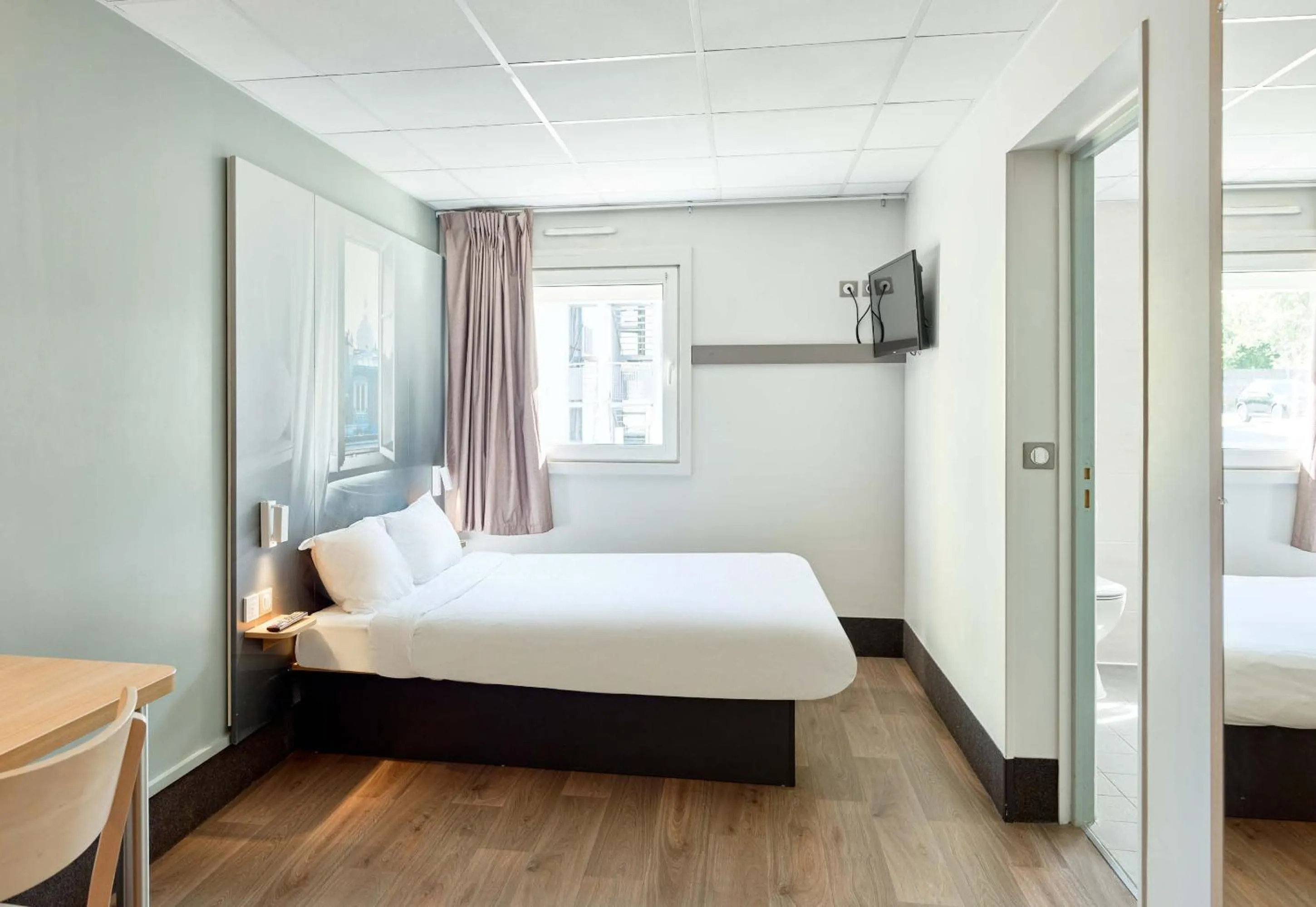 Bedroom, Bed in B&B HOTEL Paris Nord Aulnay-sous-Bois