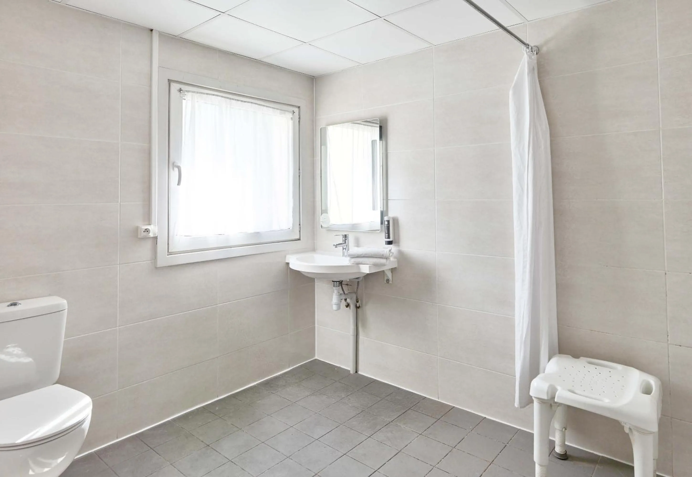 Bathroom in B&B HOTEL Paris Nord Aulnay-sous-Bois