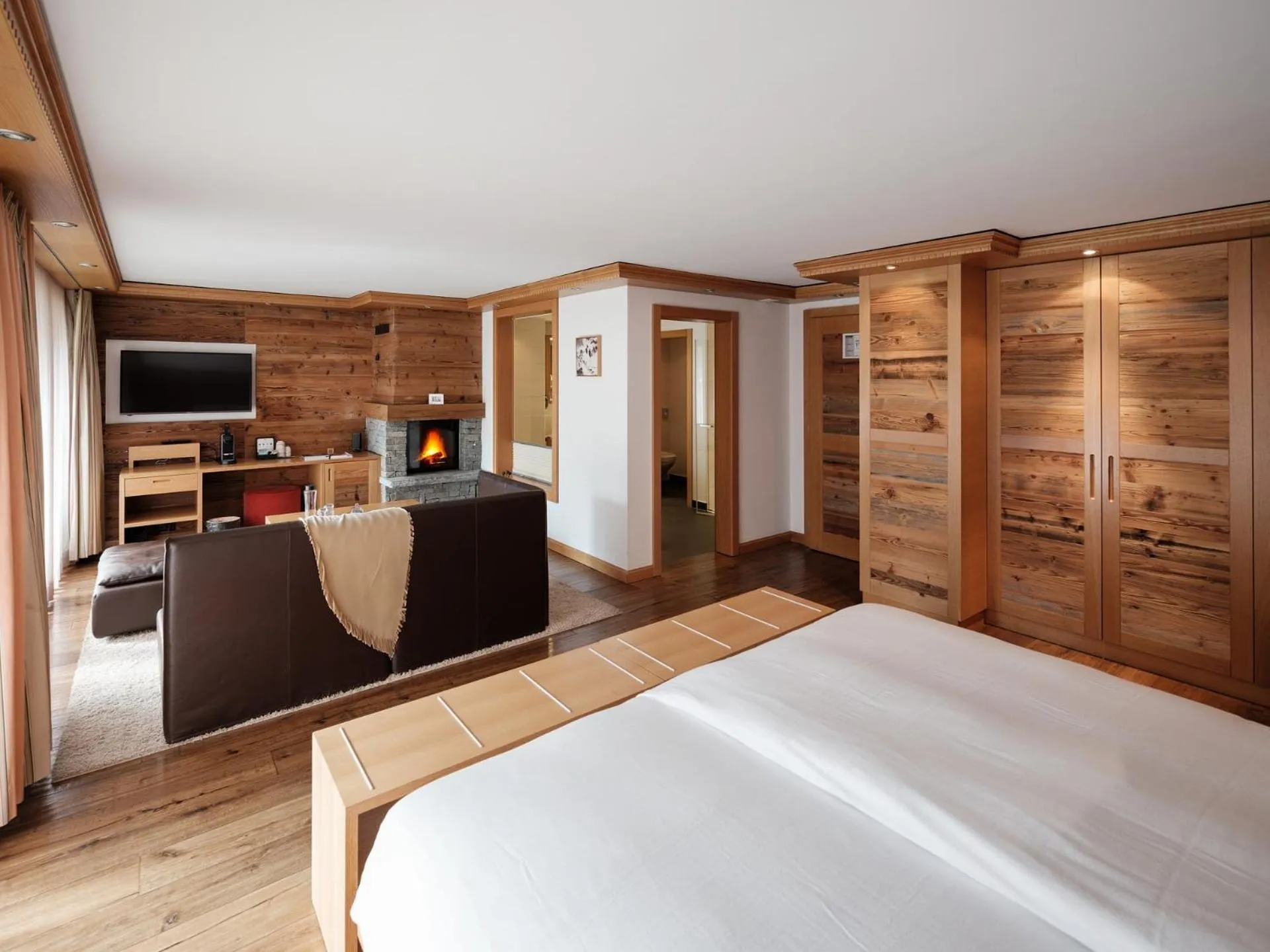 TV and multimedia, Bed in Relais & Chateaux Schönegg