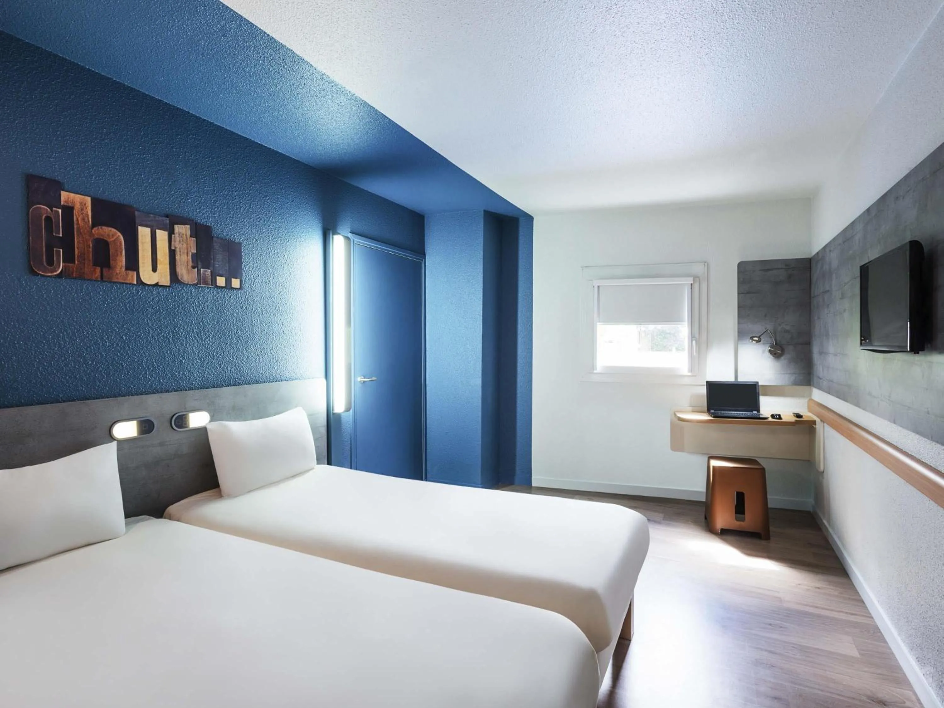 Bedroom, Bed in Ibis budget Rouen Petit Quevilly