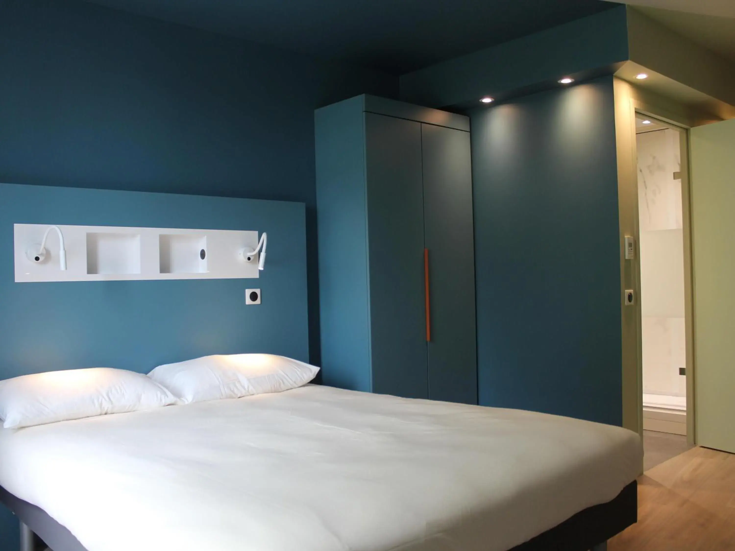 Bedroom, Bed in ibis budget Rouen Centre Rive Gauche Bedroom, Bed in ibis budget Rouen Centre Rive Gauche