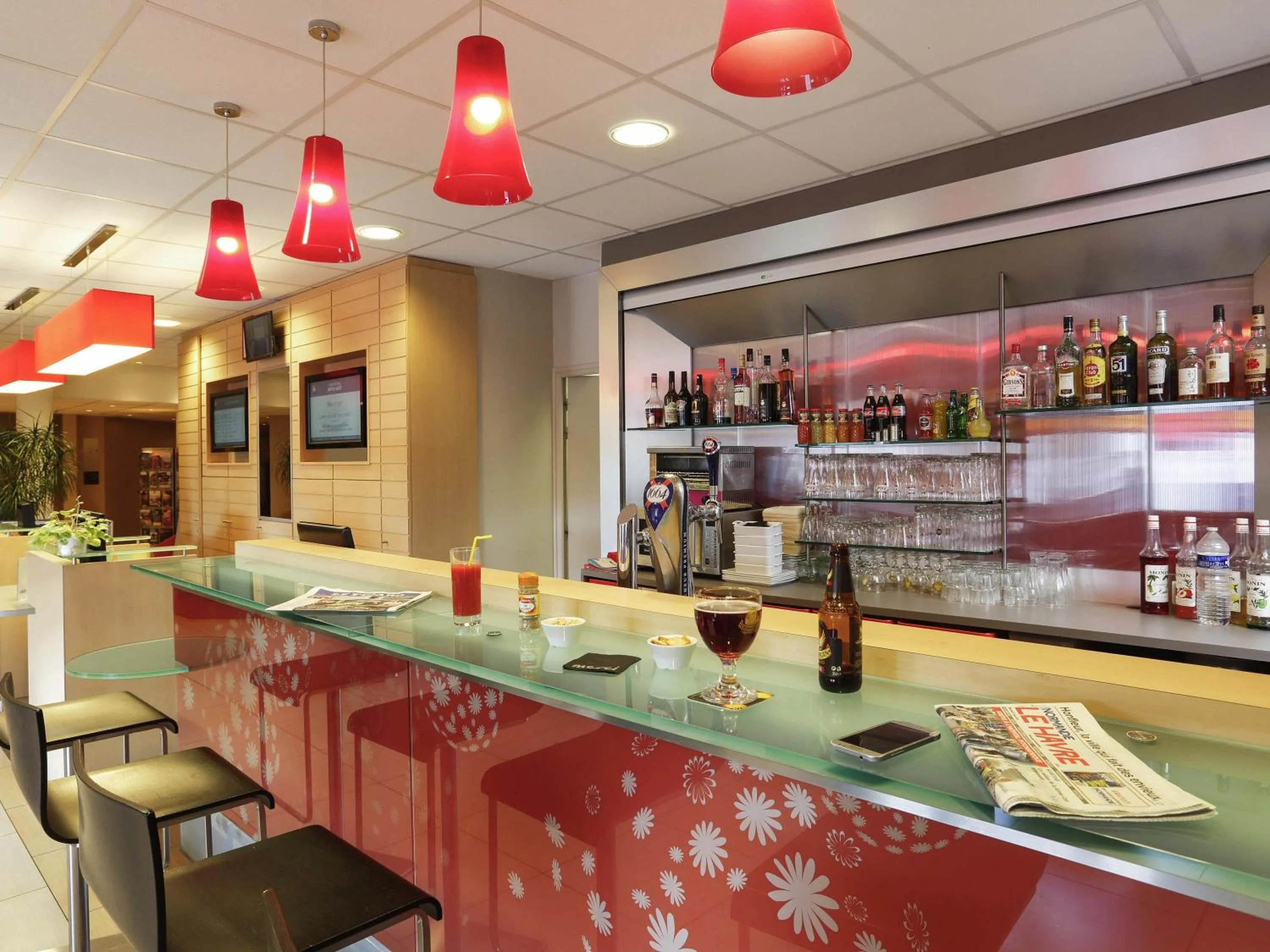 Lounge or bar in Ibis Le Havre Sud Harfleur