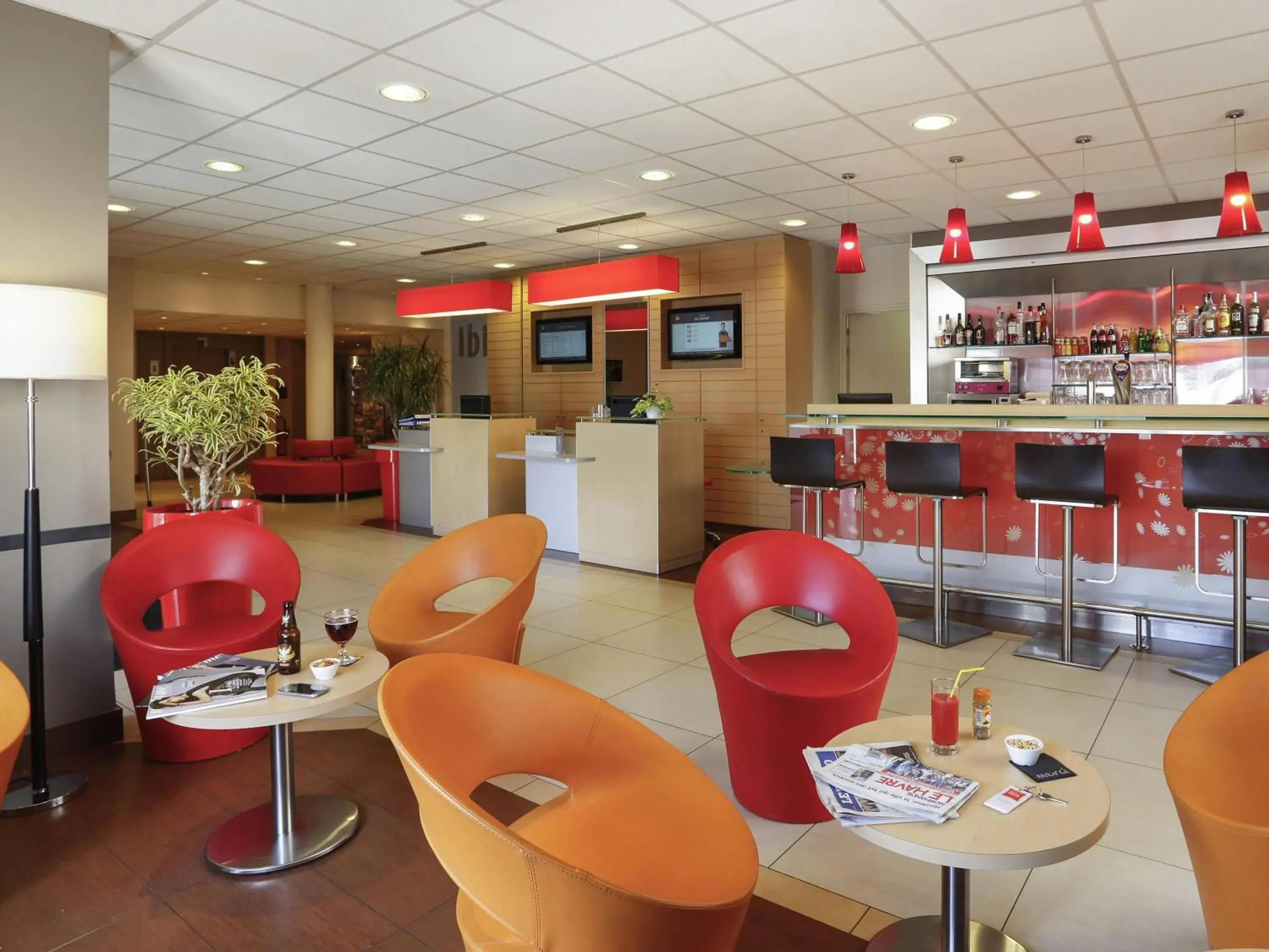 Lounge or bar in Ibis Le Havre Sud Harfleur Lounge or bar in Ibis Le Havre Sud Harfleur