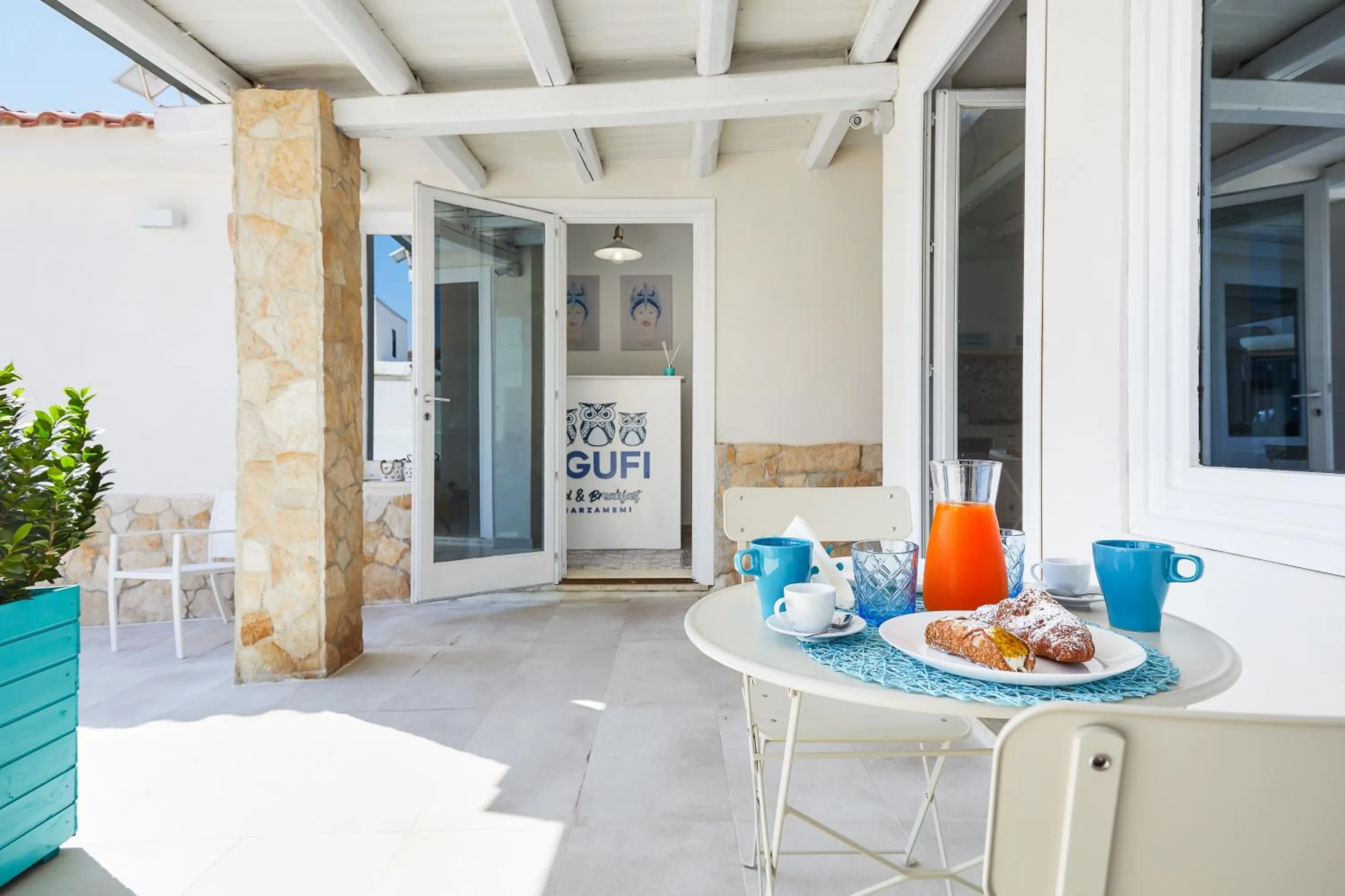 Property building in I Gufi Bed & Breakfast Marzamemi