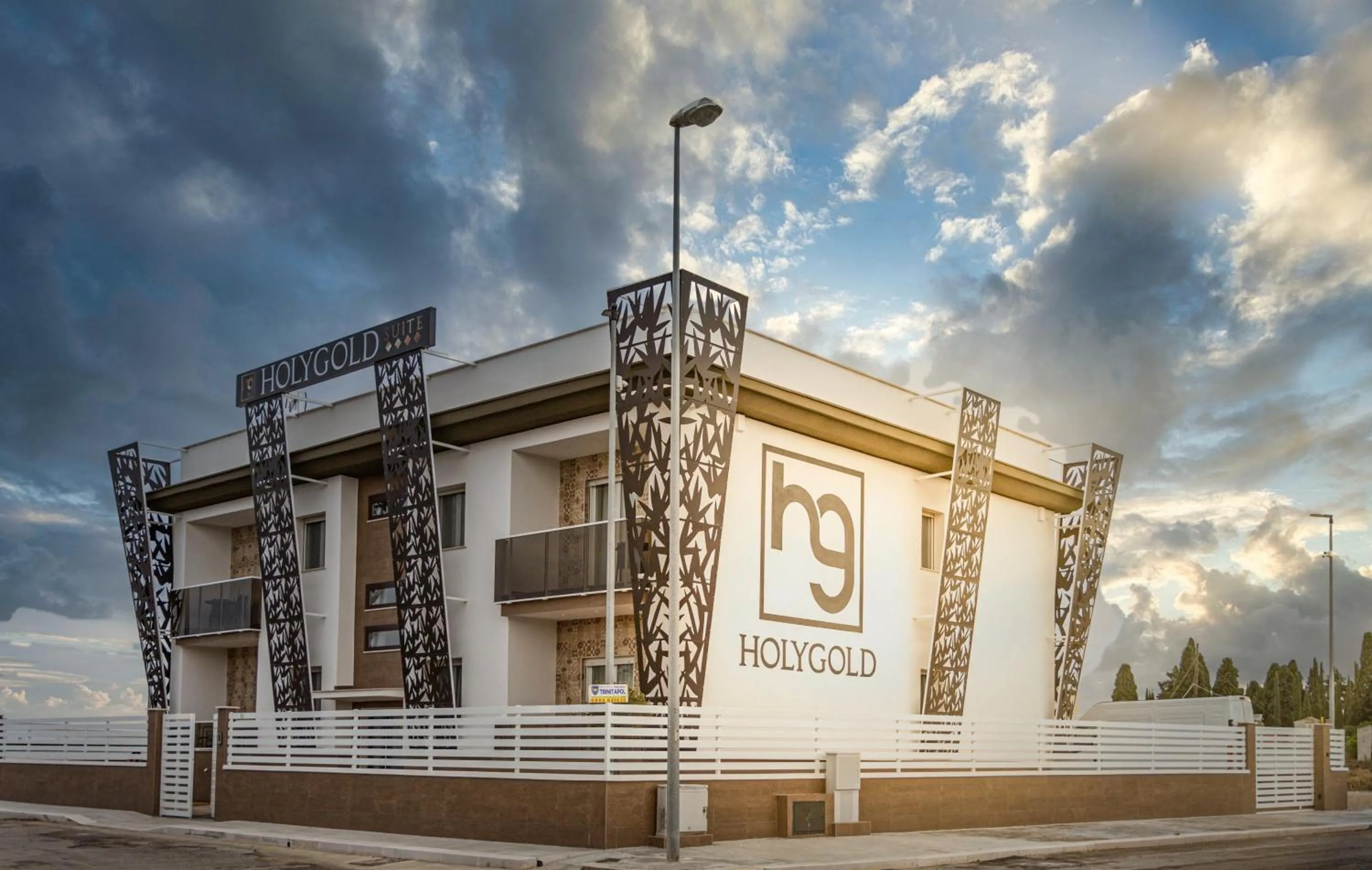 Property building in HOLYGOLD Suite ****