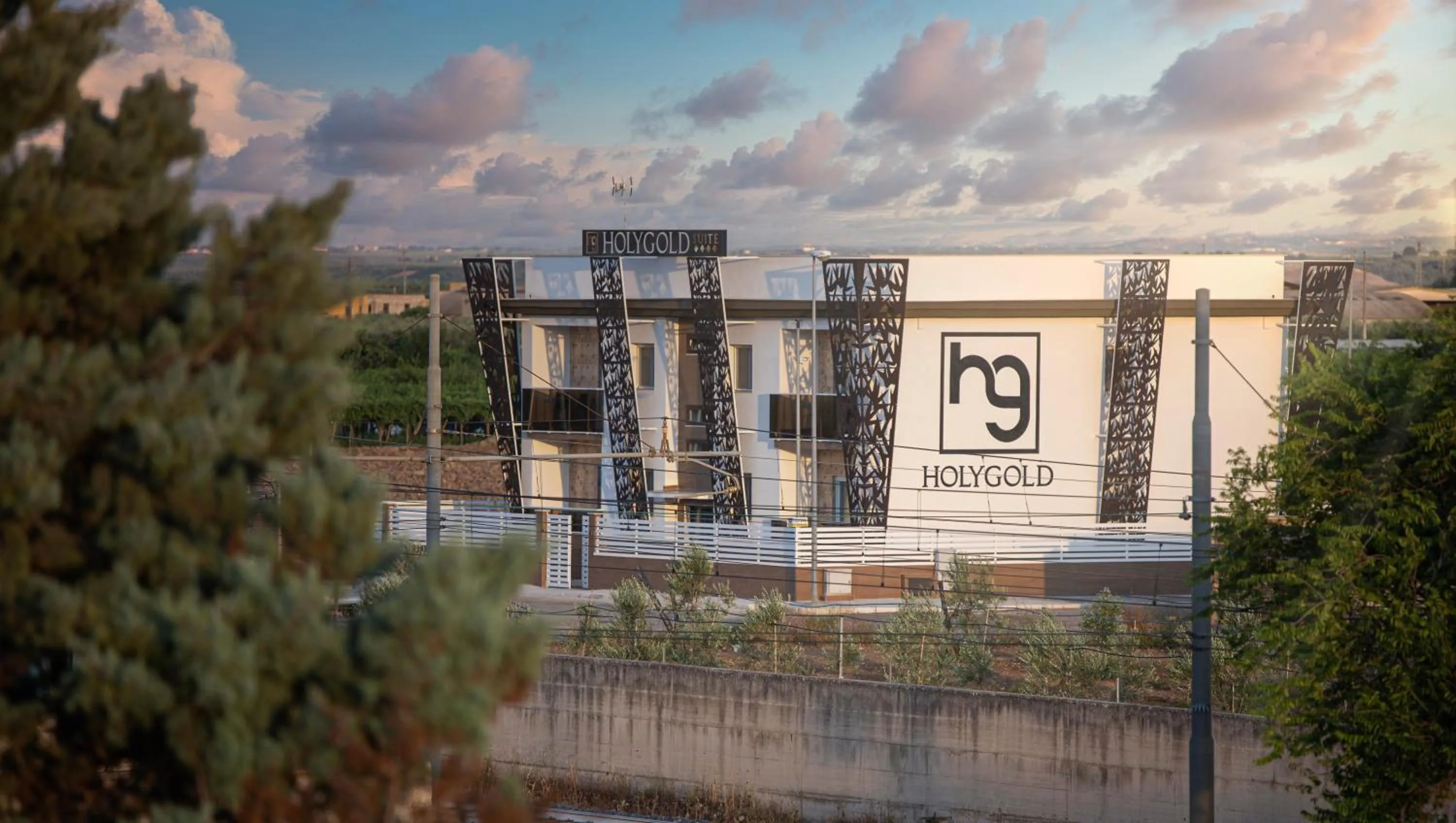 Property building in HOLYGOLD Suite ****