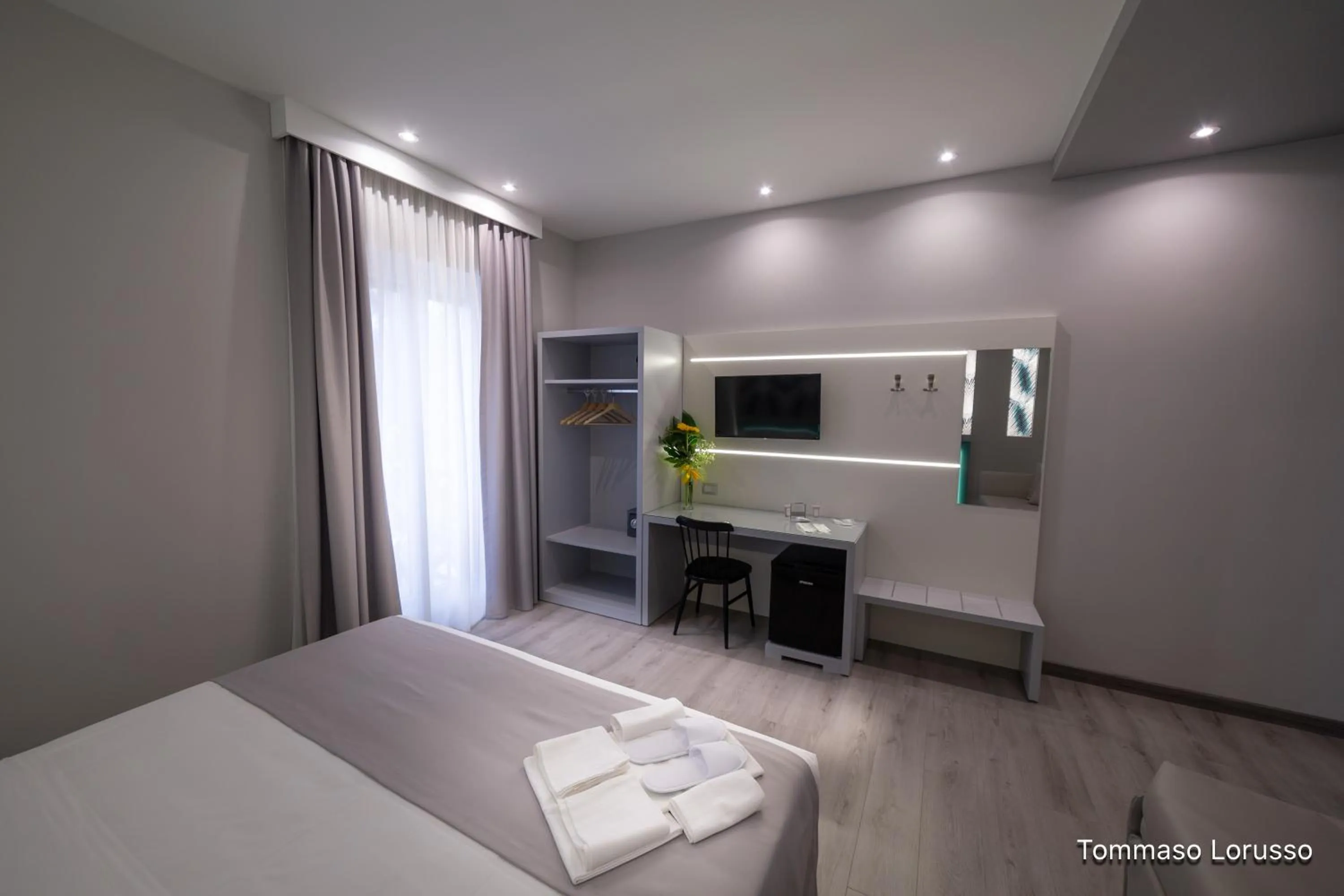 Photo of the whole room, Bed in HOLYGOLD Suite ****