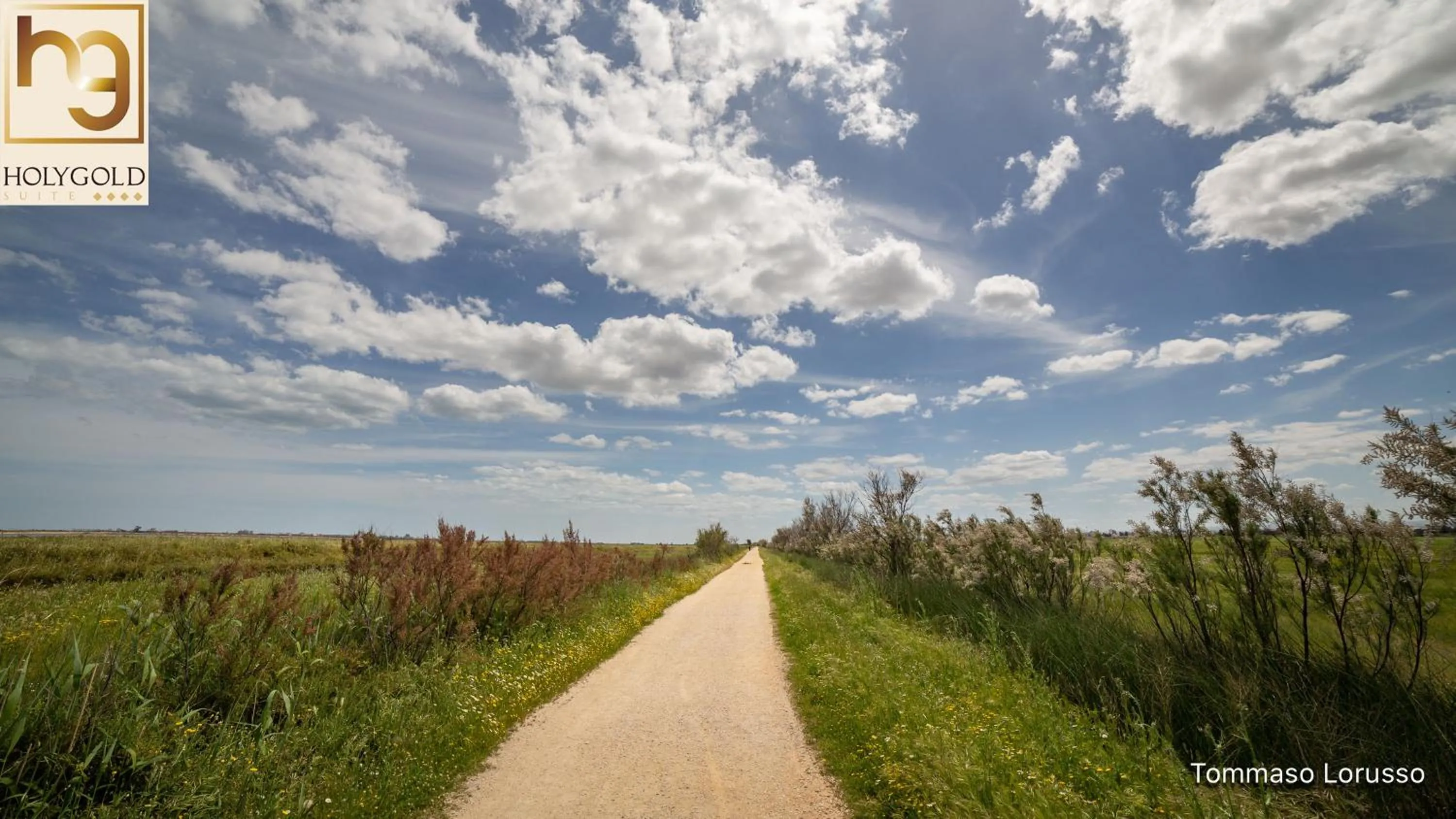 Hiking in HOLYGOLD Suite ****