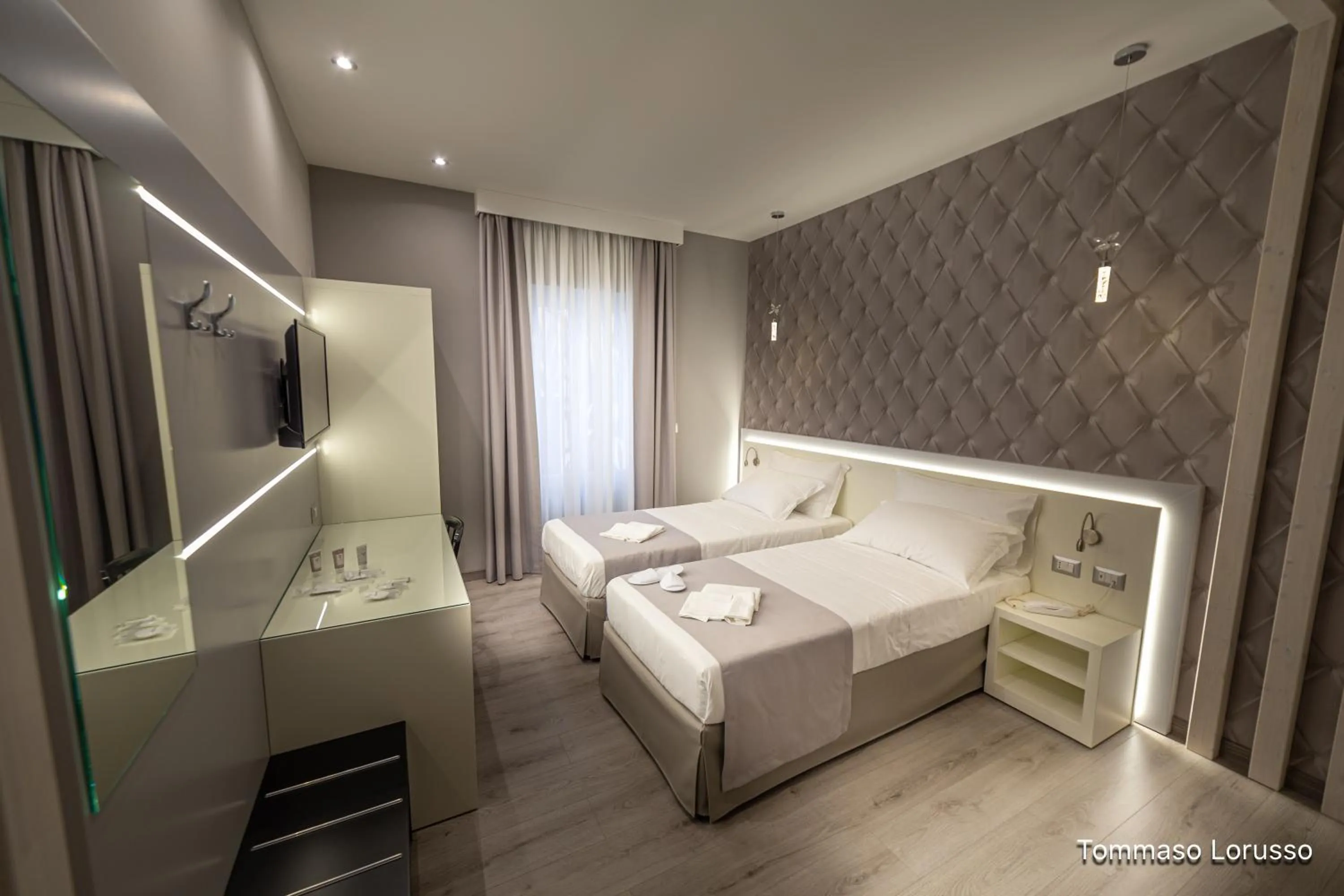 Photo of the whole room, Bed in HOLYGOLD Suite ****