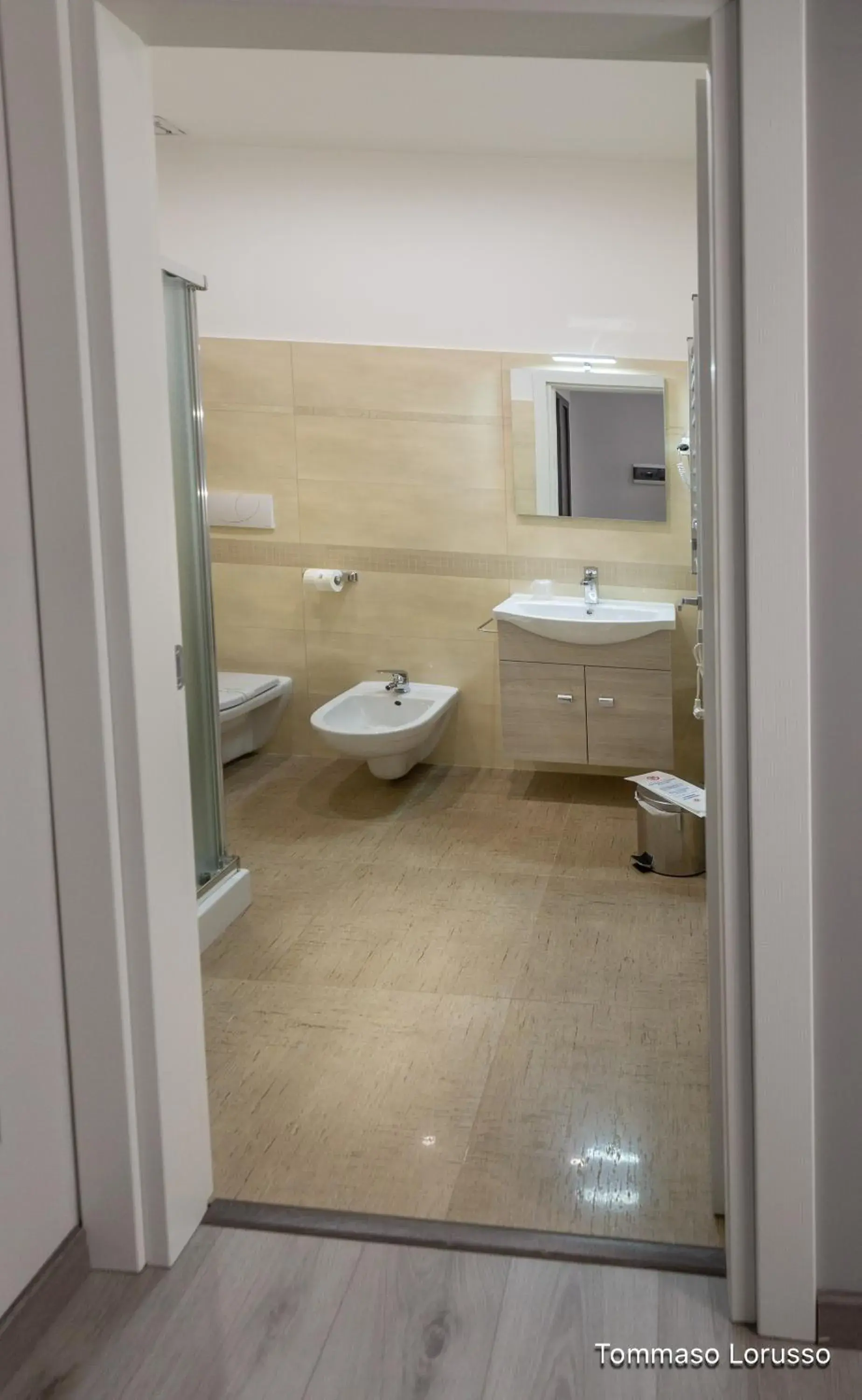 Twin Room - single occupancy in HOLYGOLD Suite **** Twin Room - single occupancy in HOLYGOLD Suite ****