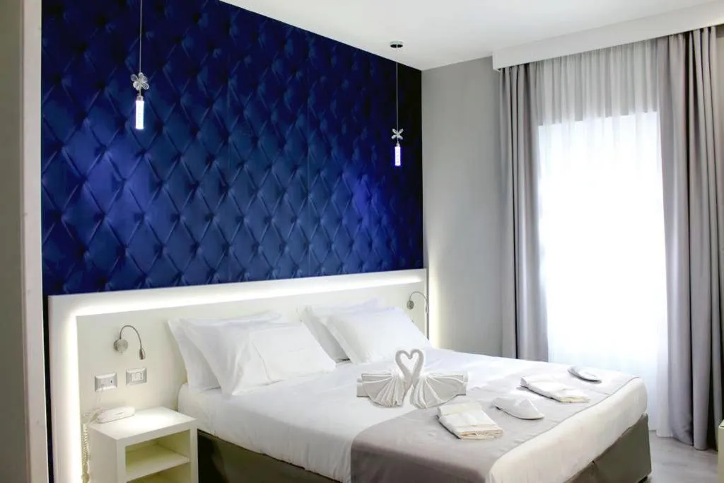 Bed in HOLYGOLD Suite ****