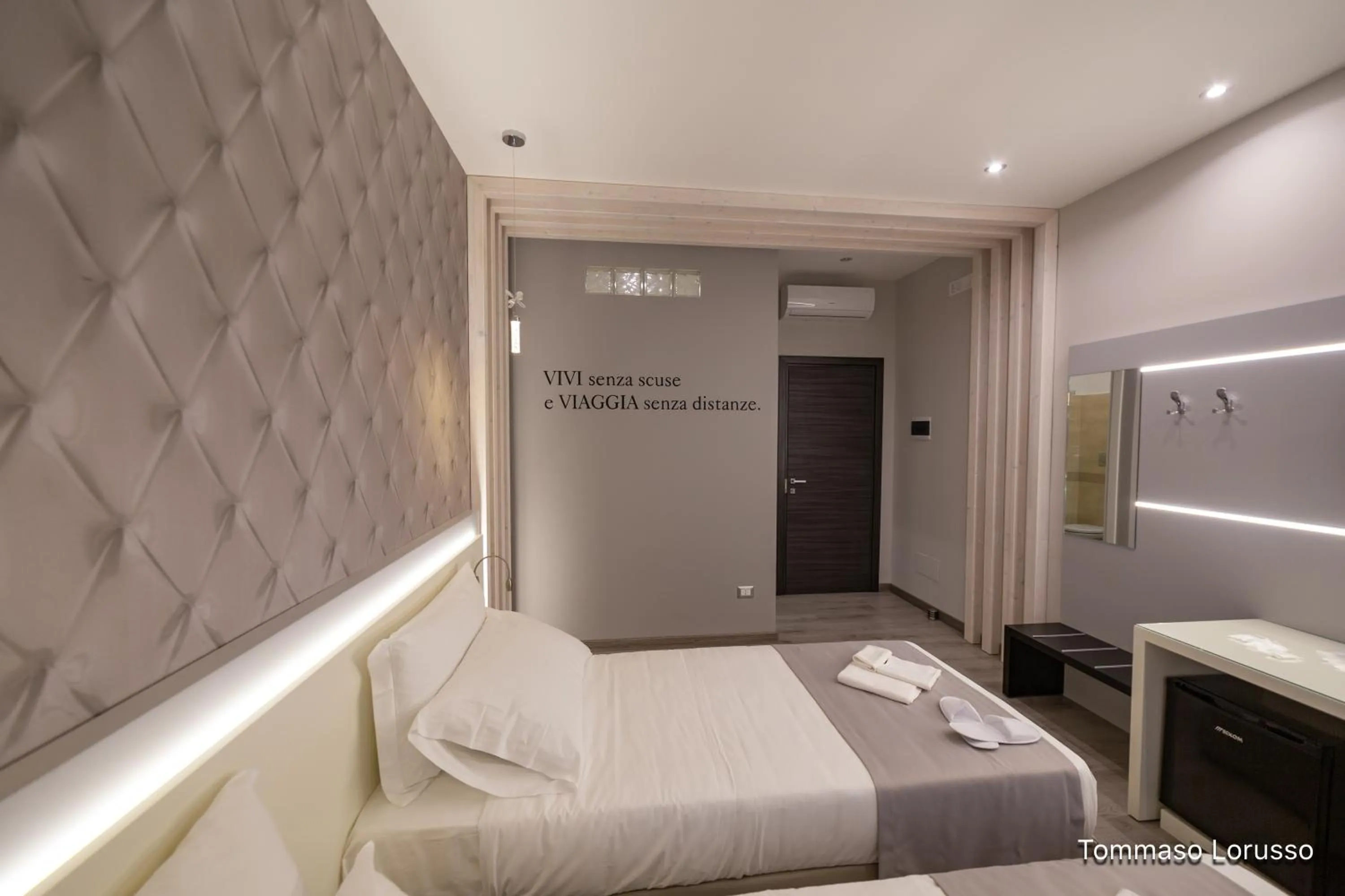 Photo of the whole room, Bed in HOLYGOLD Suite ****