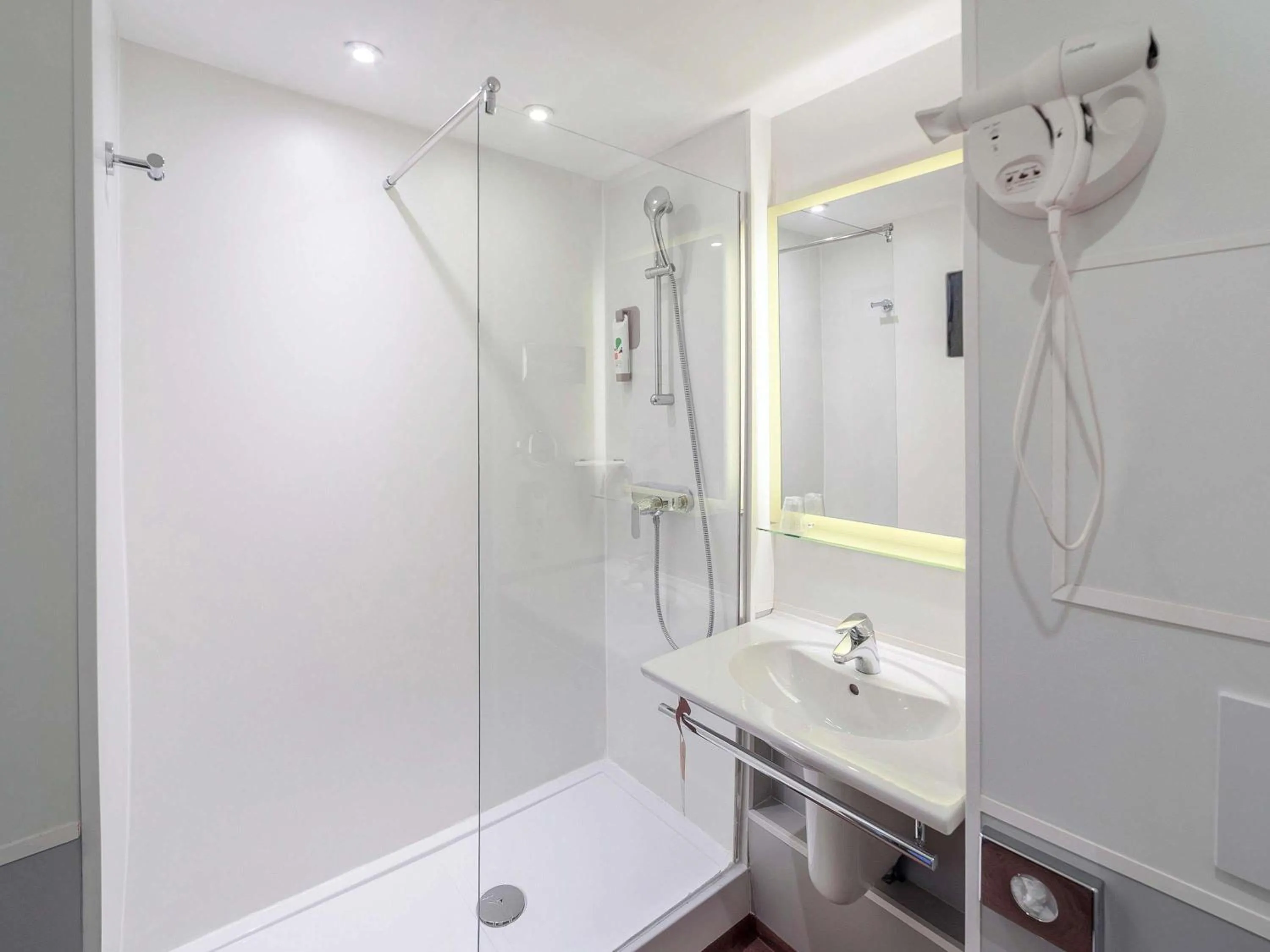 Bedroom in Ibis Styles Lille Marcq En Baroeul