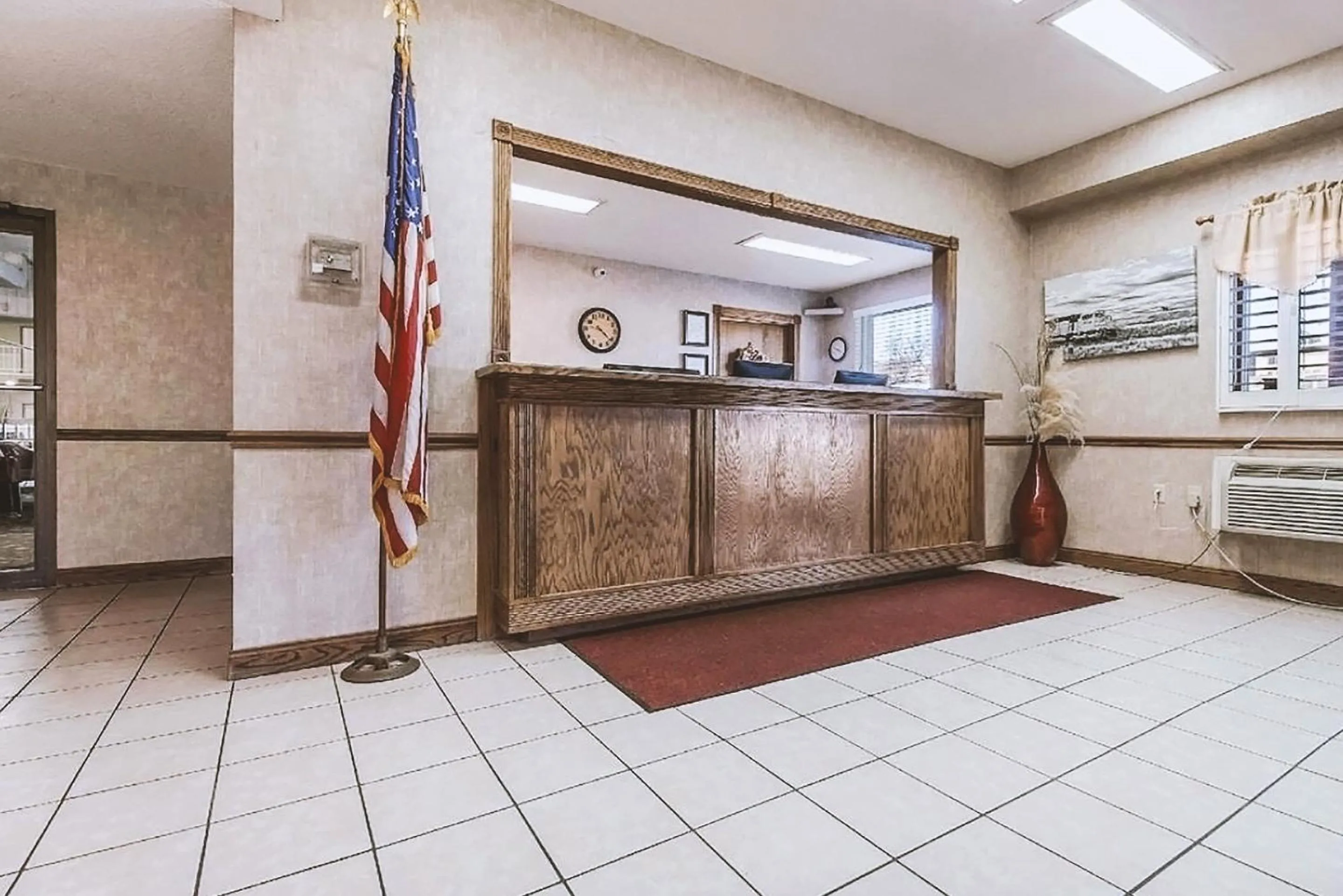 Lobby or reception in Coratel Inn & Suites by Jasper McCook
