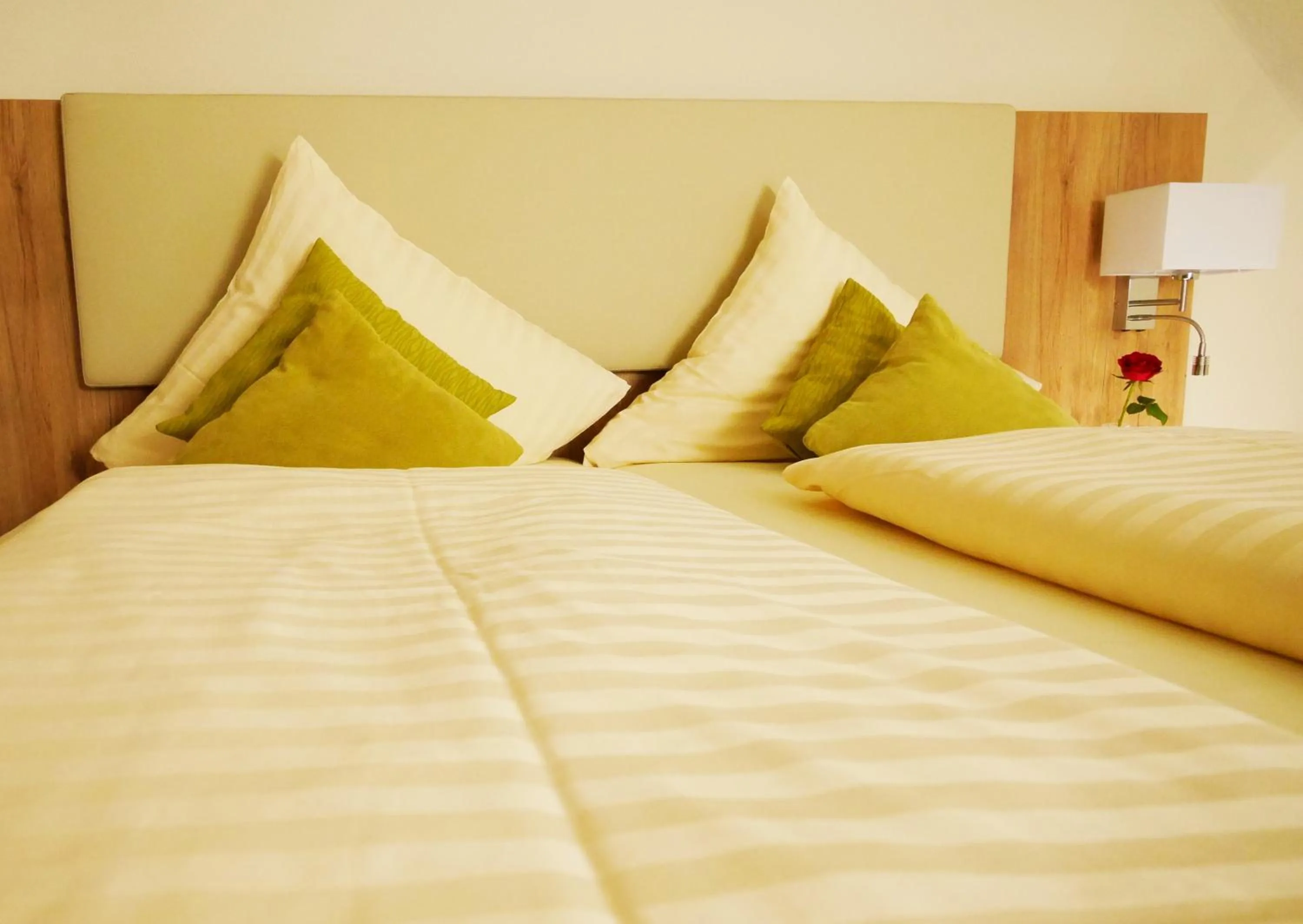 Photo of the whole room, Bed in WohnGut Koblenz