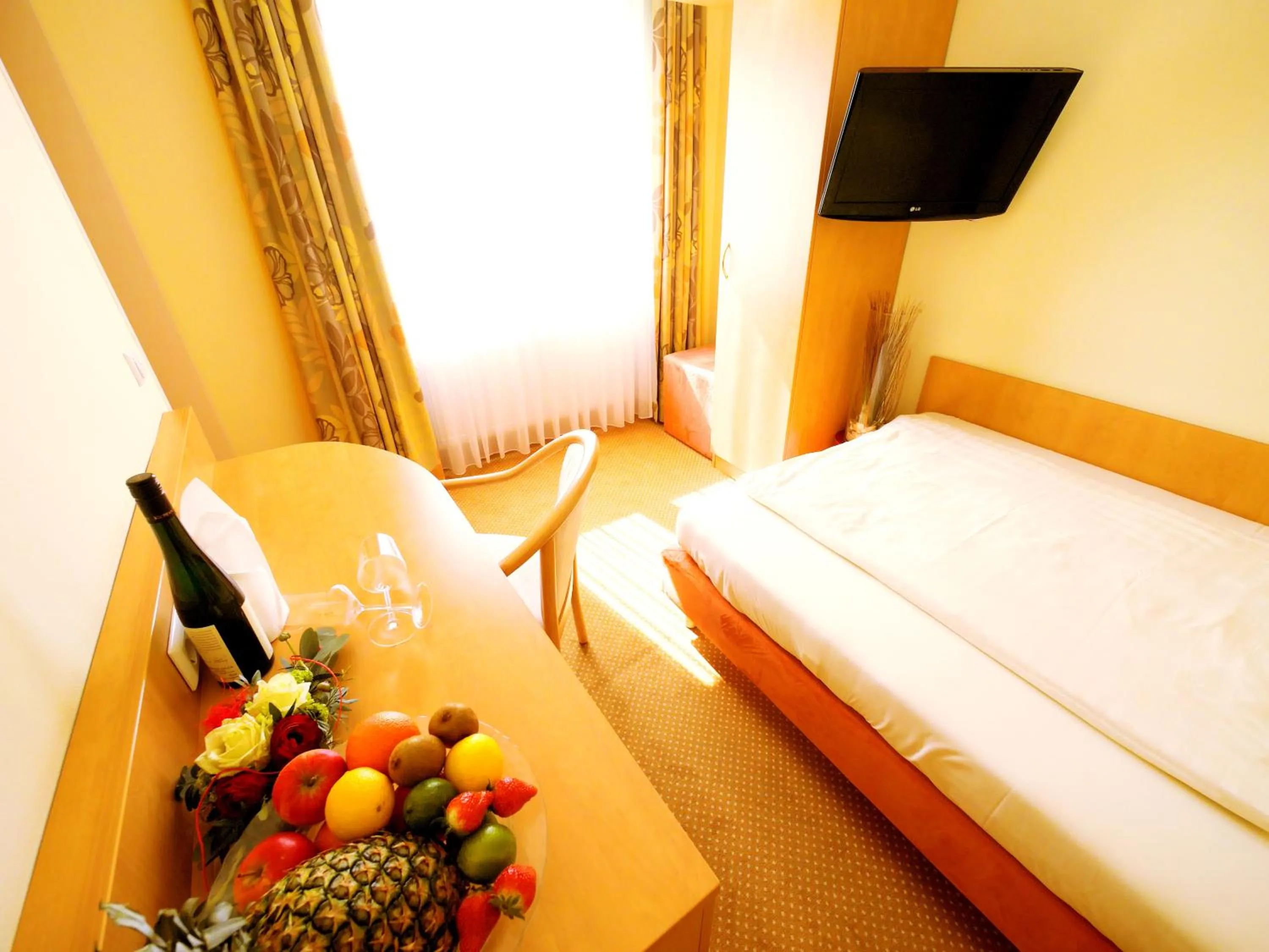 Bedroom, Bed in WohnGut Koblenz