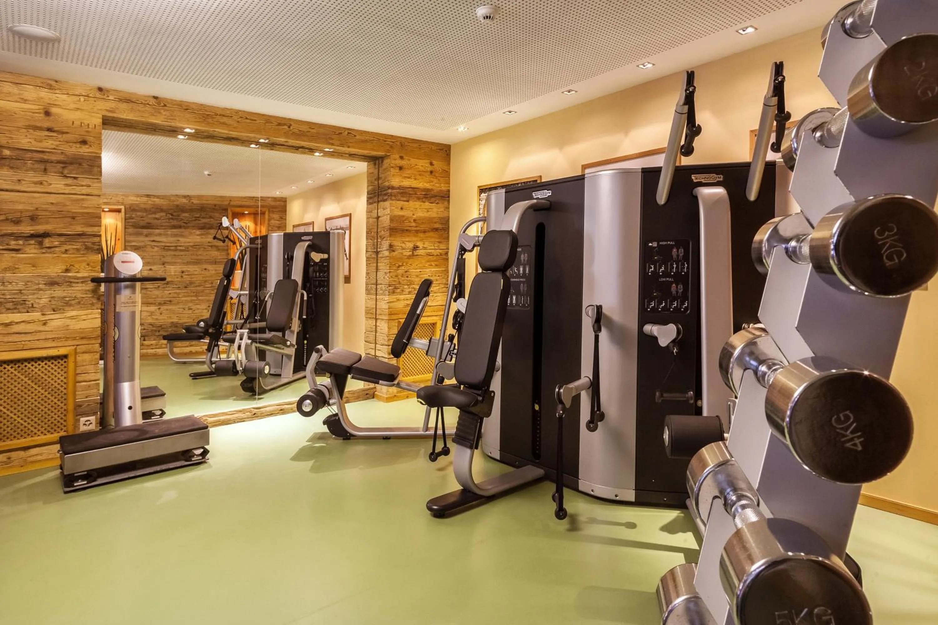 Fitness centre/facilities in BelArosa Suiten & Wellness