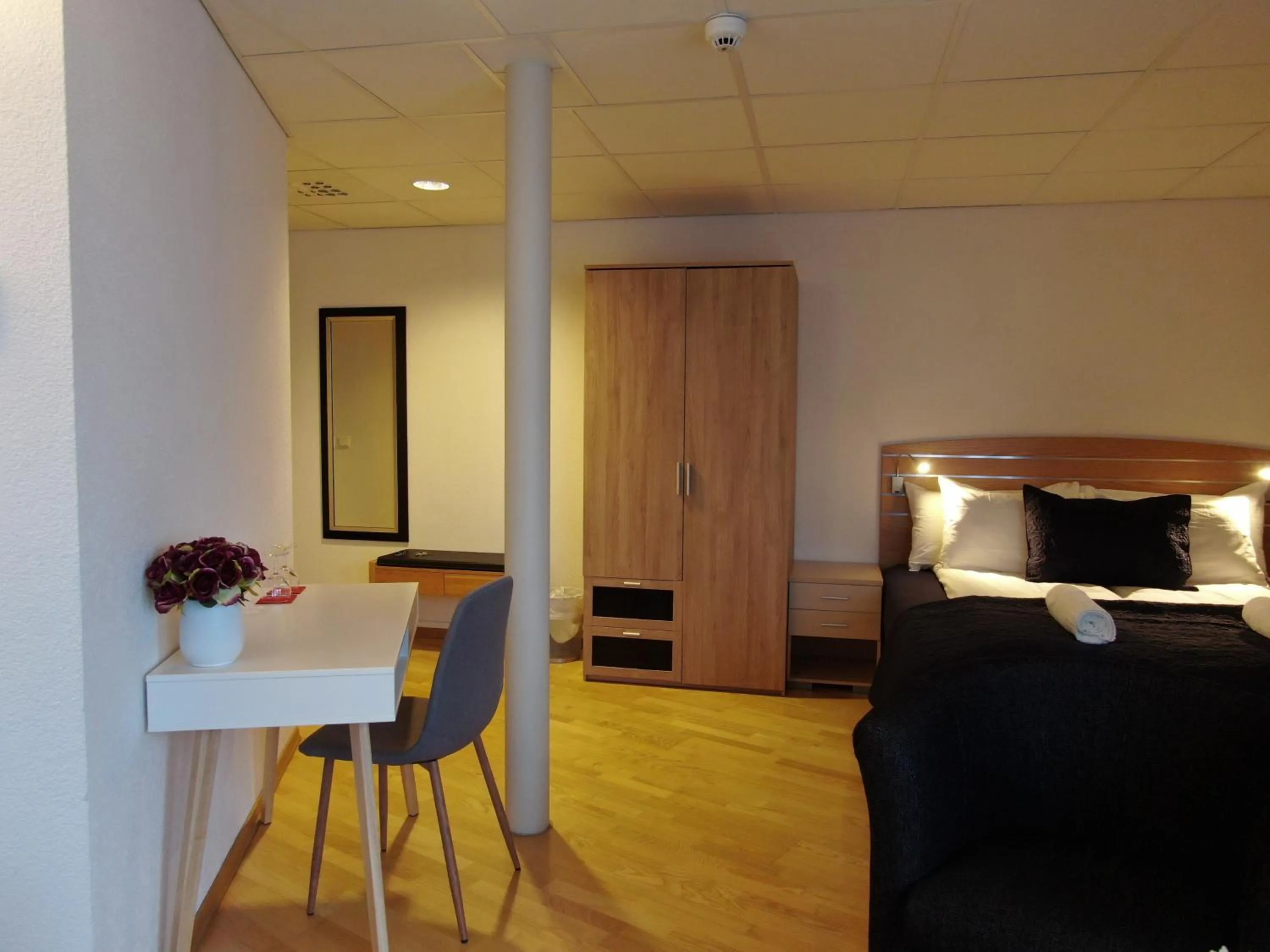 Living room, Bed in Arctic Inn