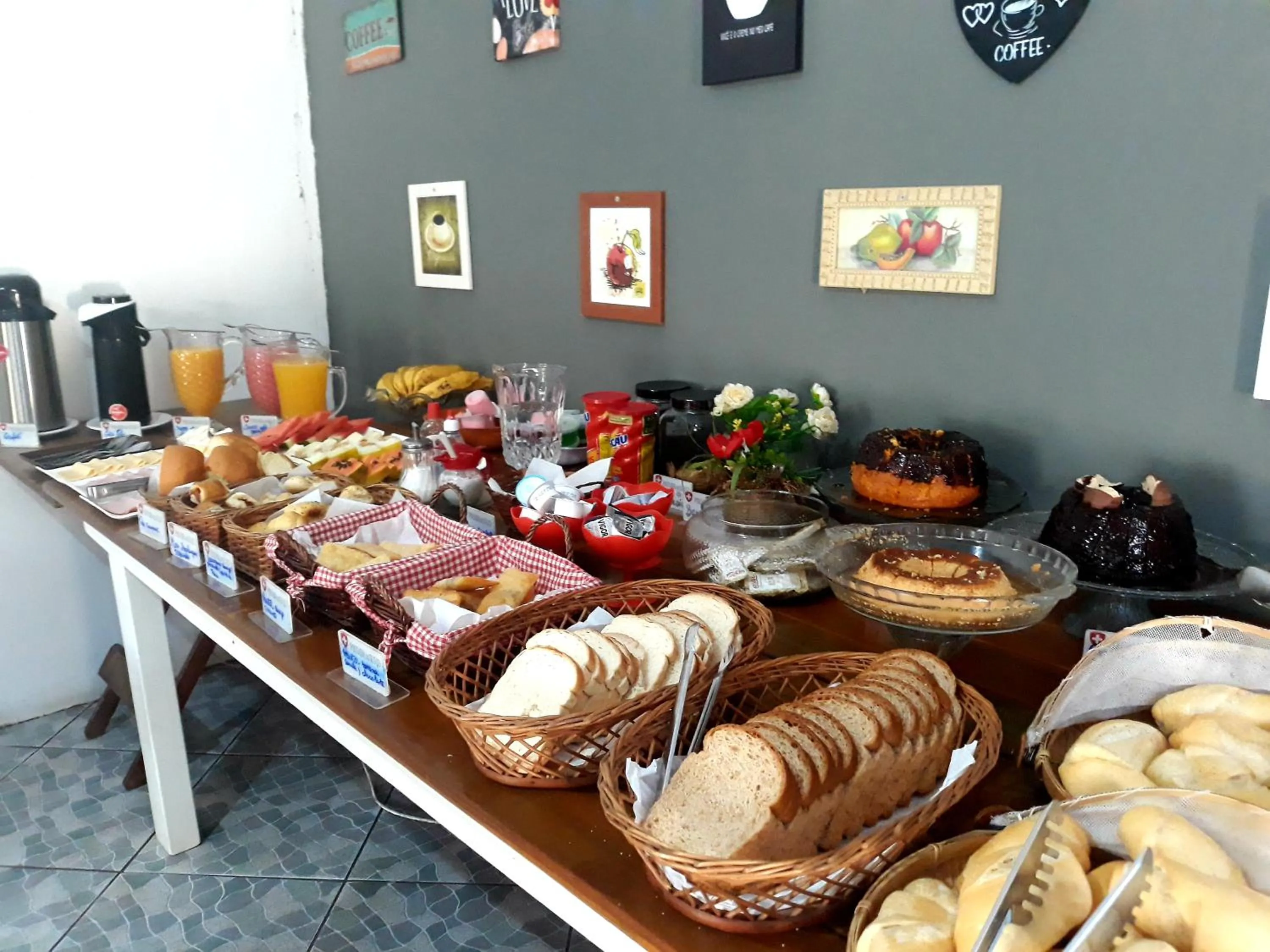 Continental breakfast in Pousada do Suiço
