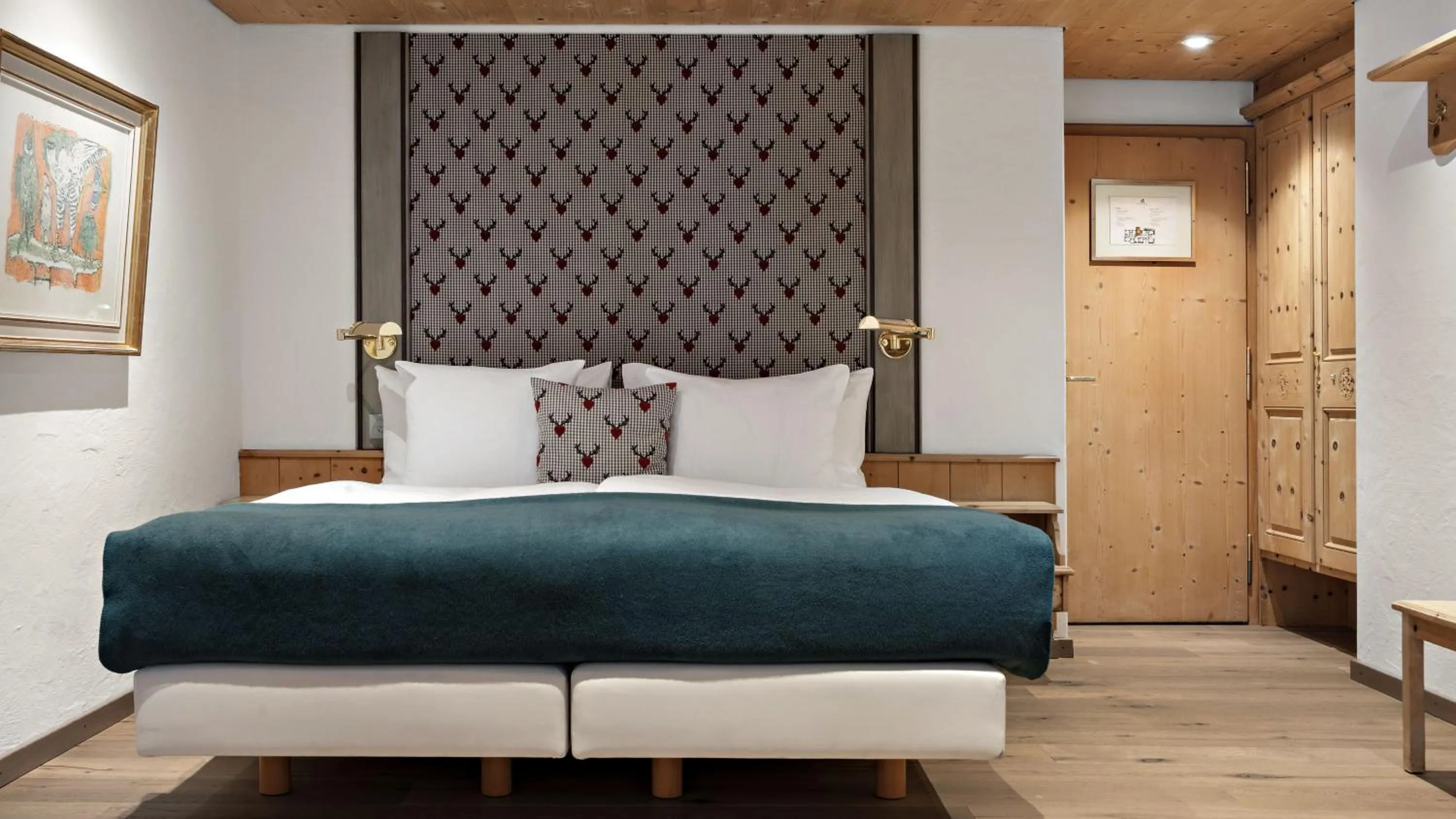 Photo of the whole room, Bed in Morosani Posthotel