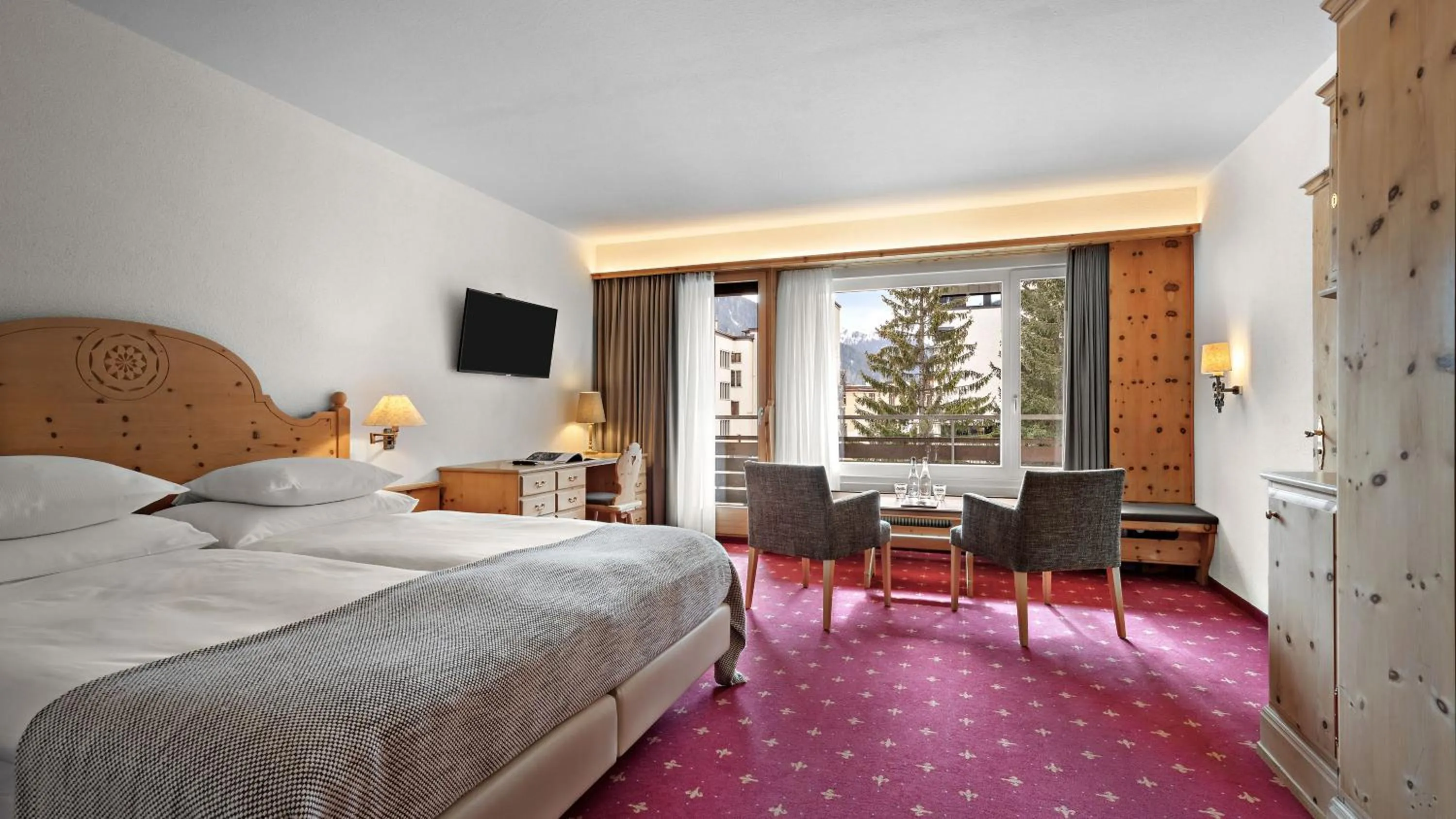 Photo of the whole room, Bed in Morosani Posthotel