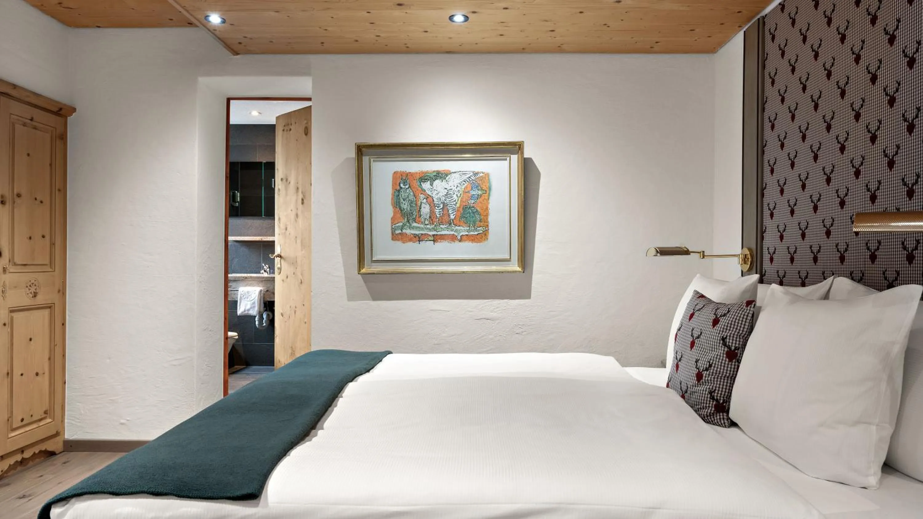 Photo of the whole room, Bed in Morosani Posthotel