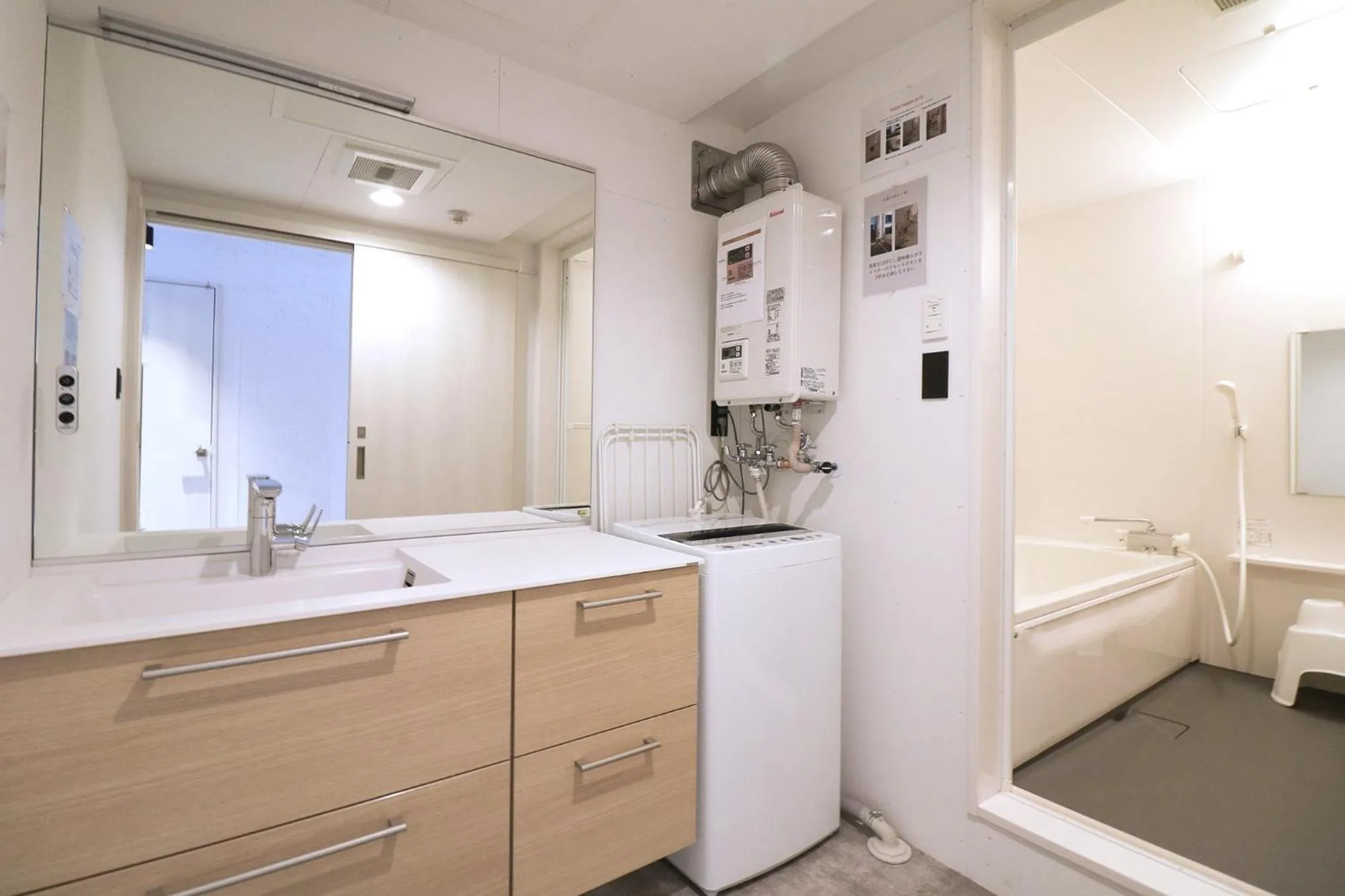 Shower in HOTEL WHEAT WACCA