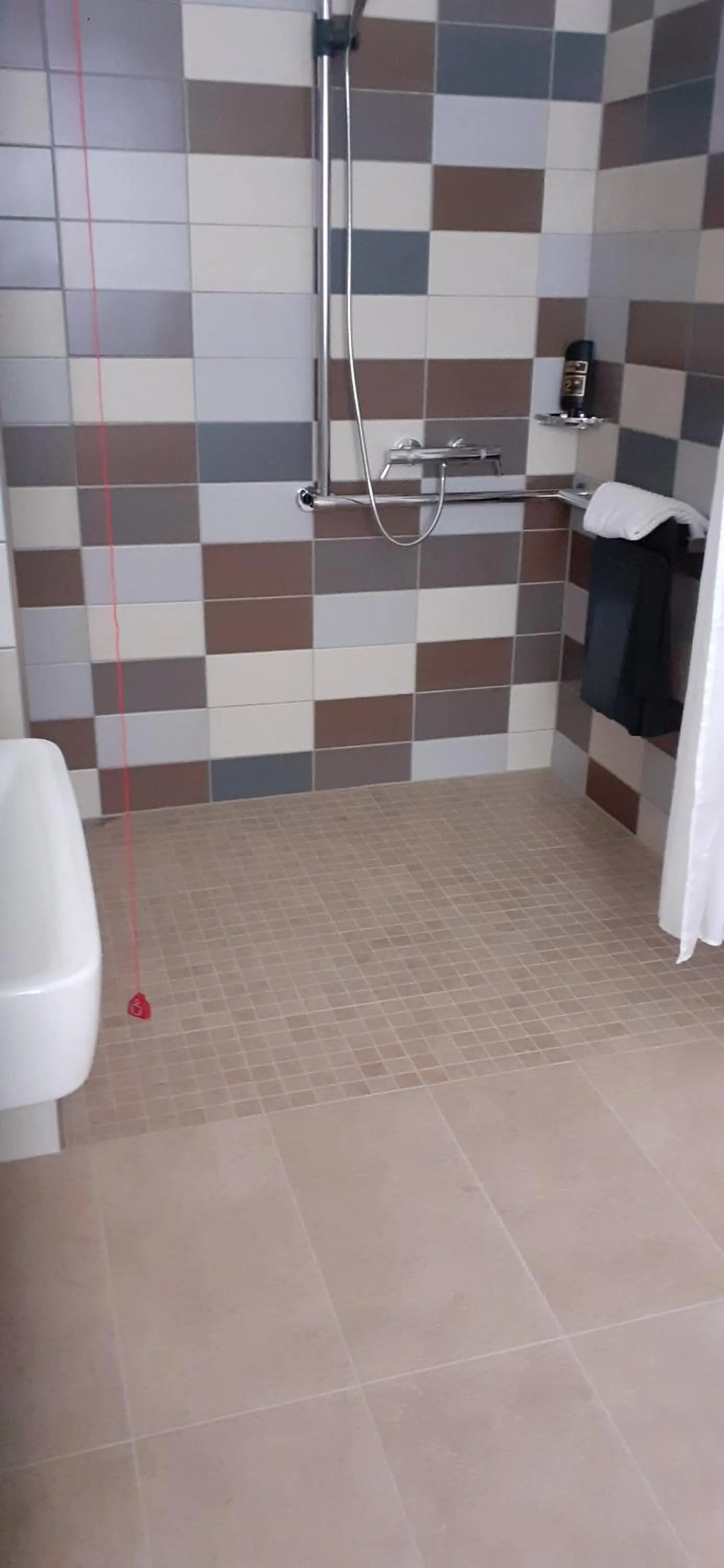 Shower in Hotel Marco Polo