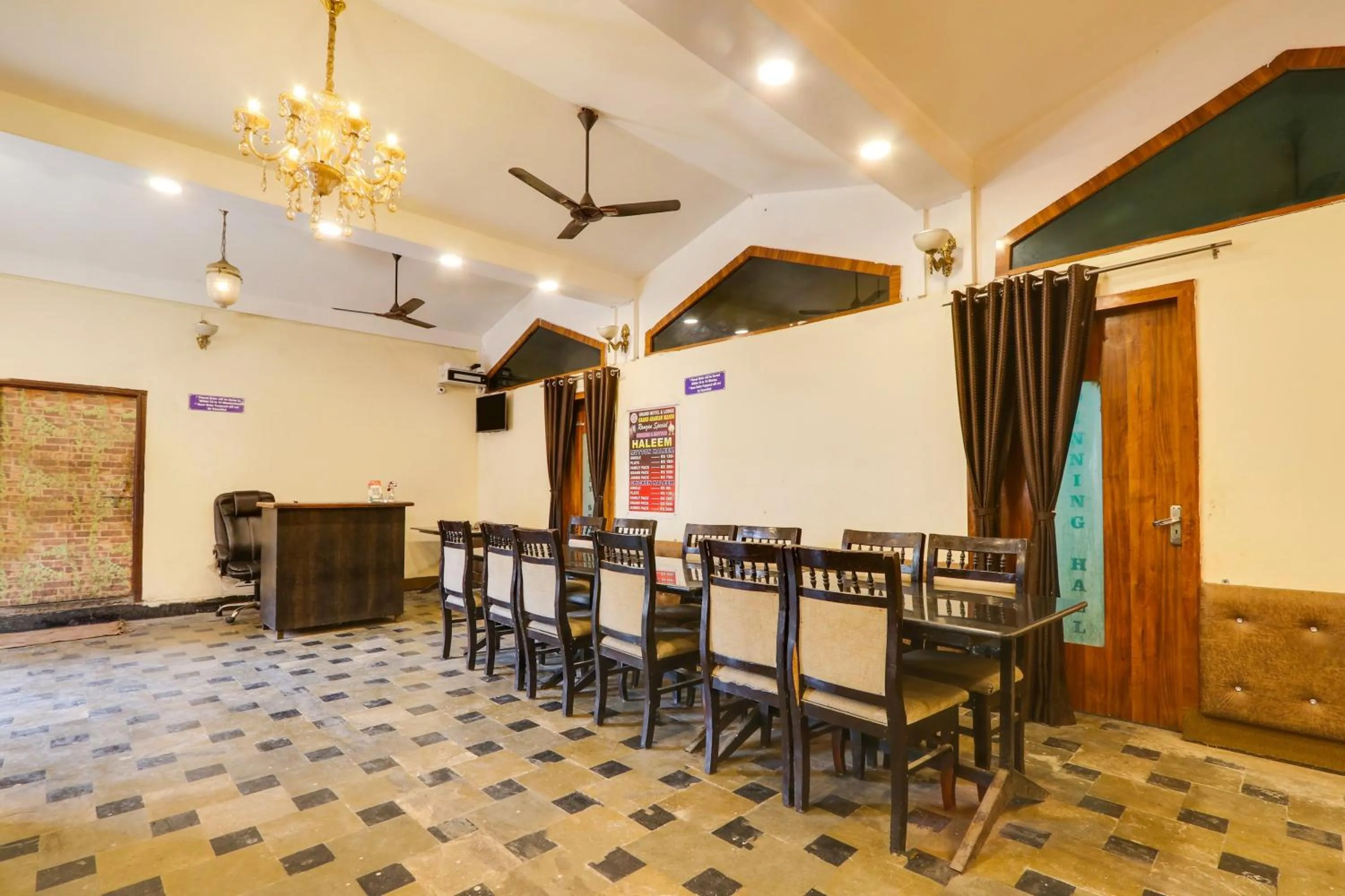 Restaurant/places to eat in Hotel O Grand Hotel And Lodge